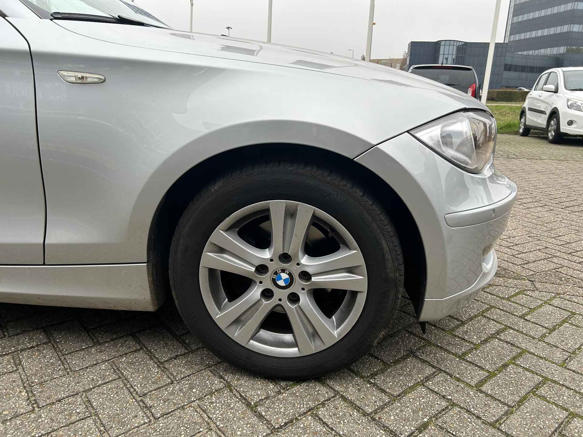 BMW 1-serie 118i High Executive Automaat | Rijklaarprijs! | BMW-dealer onderhouden! | Lage km stand! | Inclusief 12 mnd BOVAG-Garantie! | - 6/16