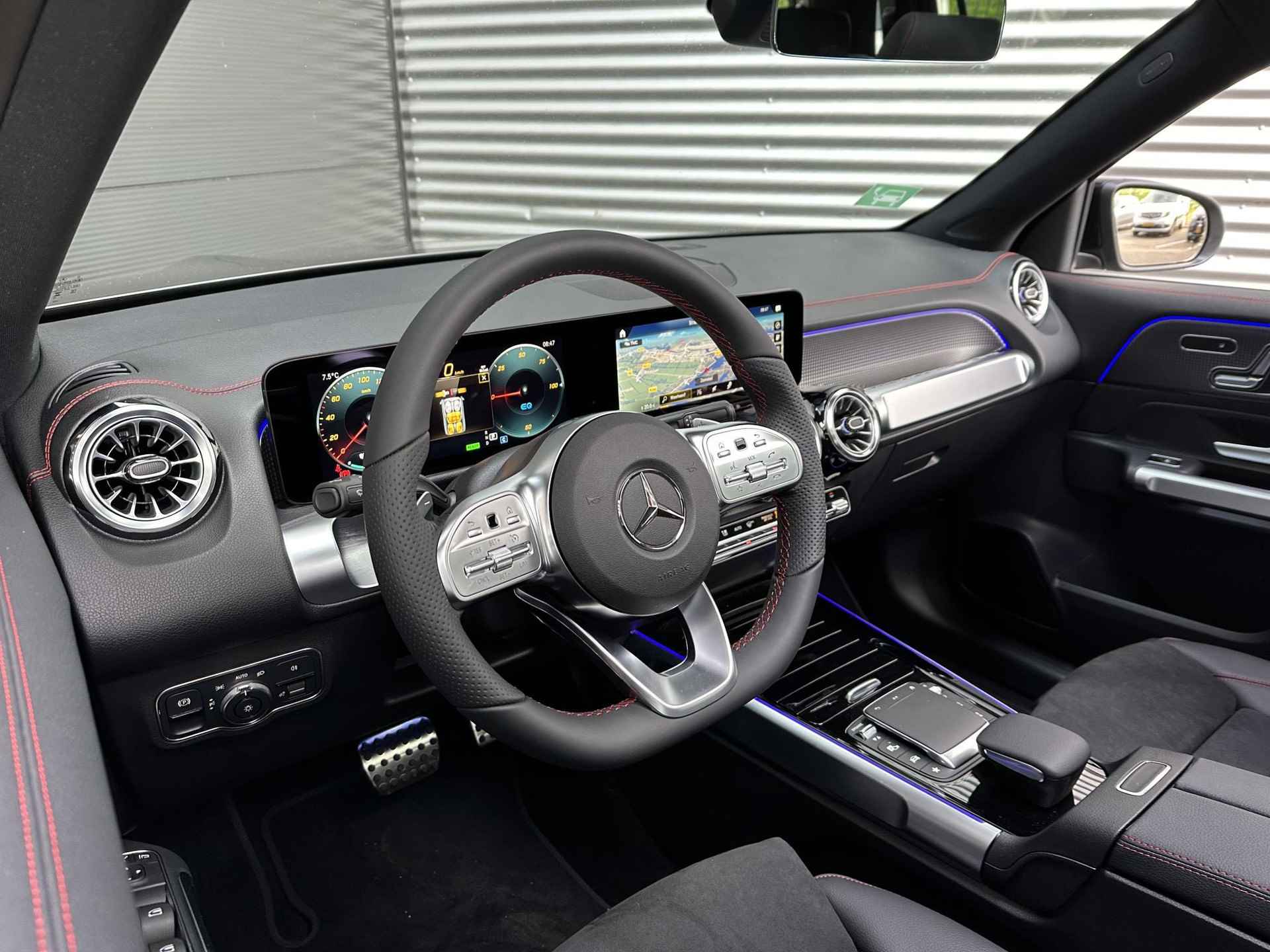 Mercedes-Benz EQB 250+ Business Edition | AMG | 7-zits | Nightpakket | Panoramadak | Memorystoelen verwarmd | 360° Camera | Sfeerverlichting | Apple & Android Carplay - 12/13