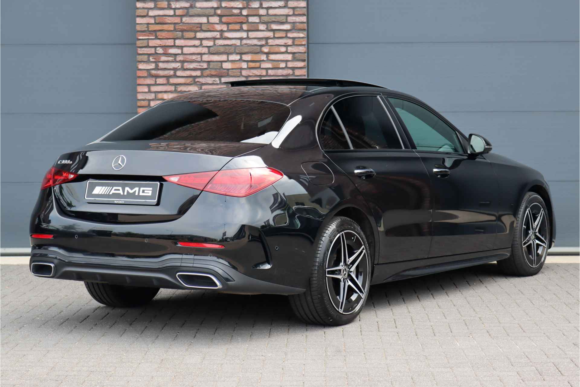 Mercedes-Benz C-Klasse 300 e AMG Line Premium+ Aut9 | Panoramadak | Memory | Digital Light | Head-up | Leder | Keyless Go | Nightpakket | Surround Camera | Augmented Reality | - 8/43