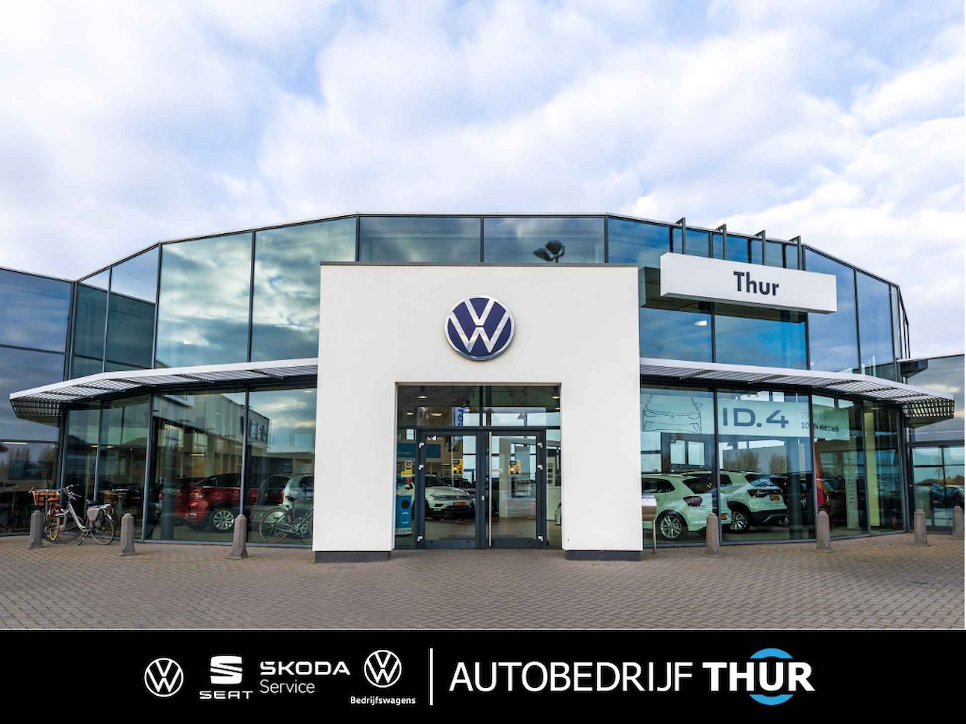 Volkswagen Golf Cabriolet 1.4 TSI 124PK / 92kW DSG, Lederen 'Vienna' bekleding, voorstoelen verwarmbaar, navigatie, parkeersensoren voor en achter (pdc), multifunctioneel lederen stuurwiel, windscherm, 2-zone climatronic, licht en zichtpakket, elektrisch verstel-, verwarm- en inklapbare buitenspiegels, 18" 'Durban' LMV, cruise control, koplampreiniging - 2/2