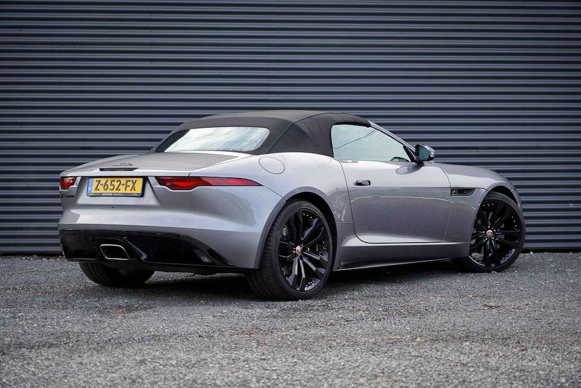 Jaguar F-TYPE P300 RWD R-Dynamic Black / Sportuitlaat / Leder / Stoelkoeling / Vol - 5/74