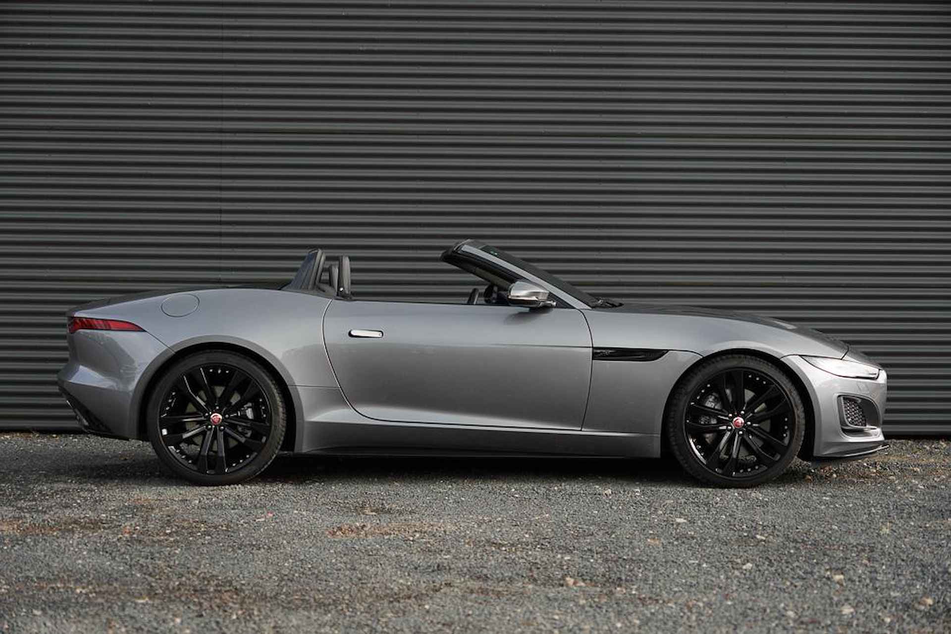 Jaguar F-TYPE P300 RWD R-Dynamic Black / Sportuitlaat / Leder / Stoelkoeling / Vol - 12/74