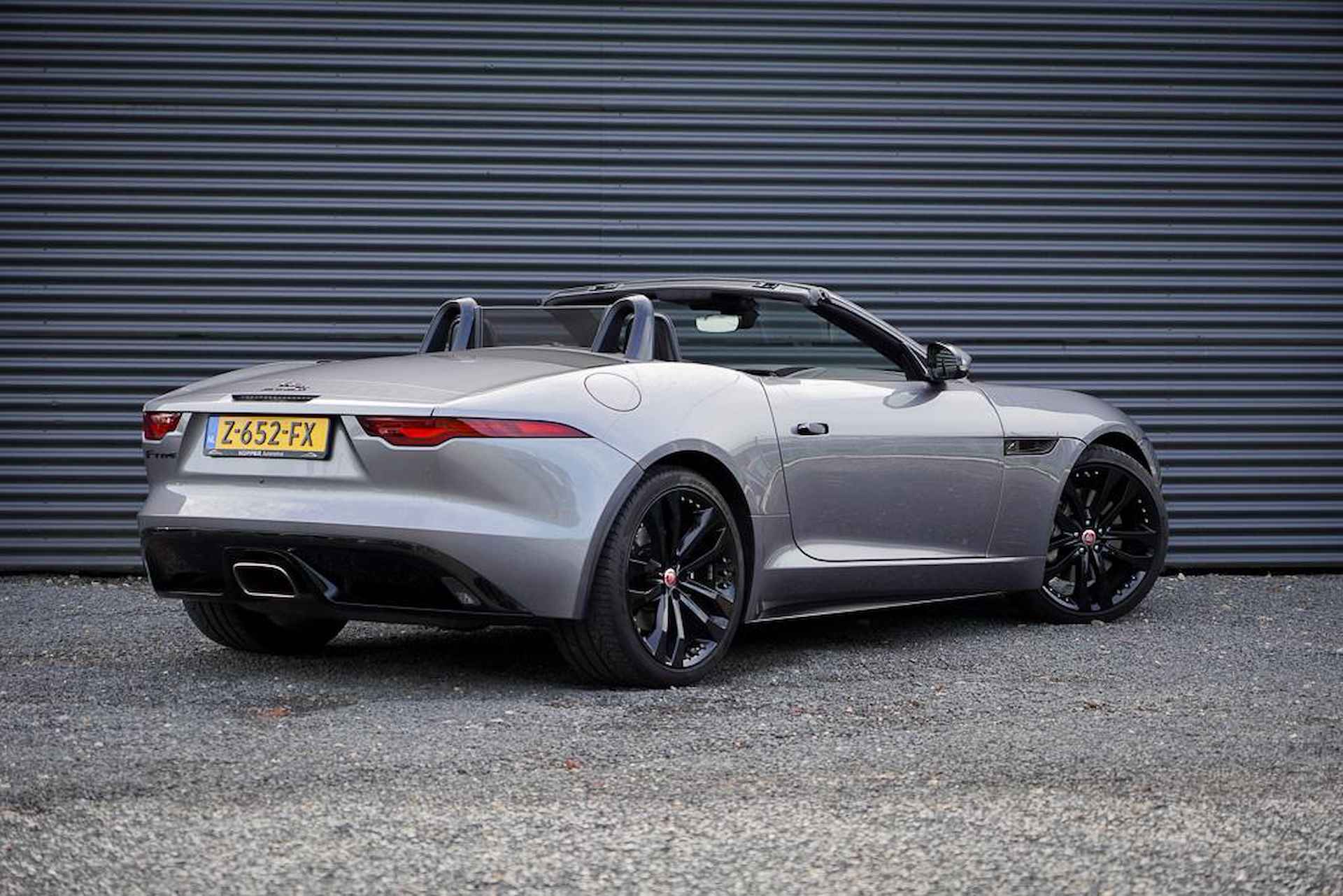 Jaguar F-TYPE P300 RWD R-Dynamic Black / Sportuitlaat / Leder / Stoelkoeling / Vol - 51/74