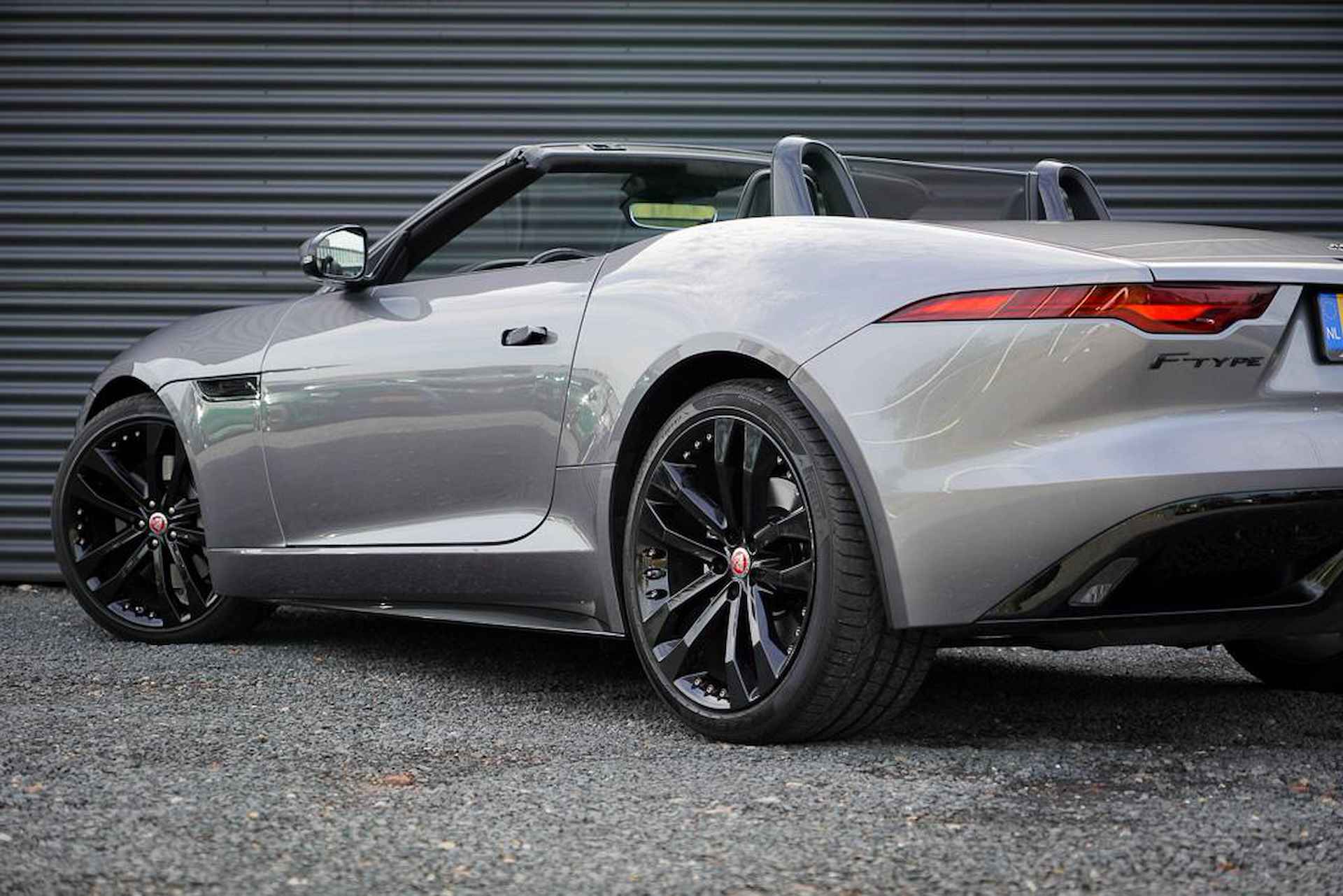 Jaguar F-TYPE P300 RWD R-Dynamic Black / Sportuitlaat / Leder / Stoelkoeling / Vol - 59/74