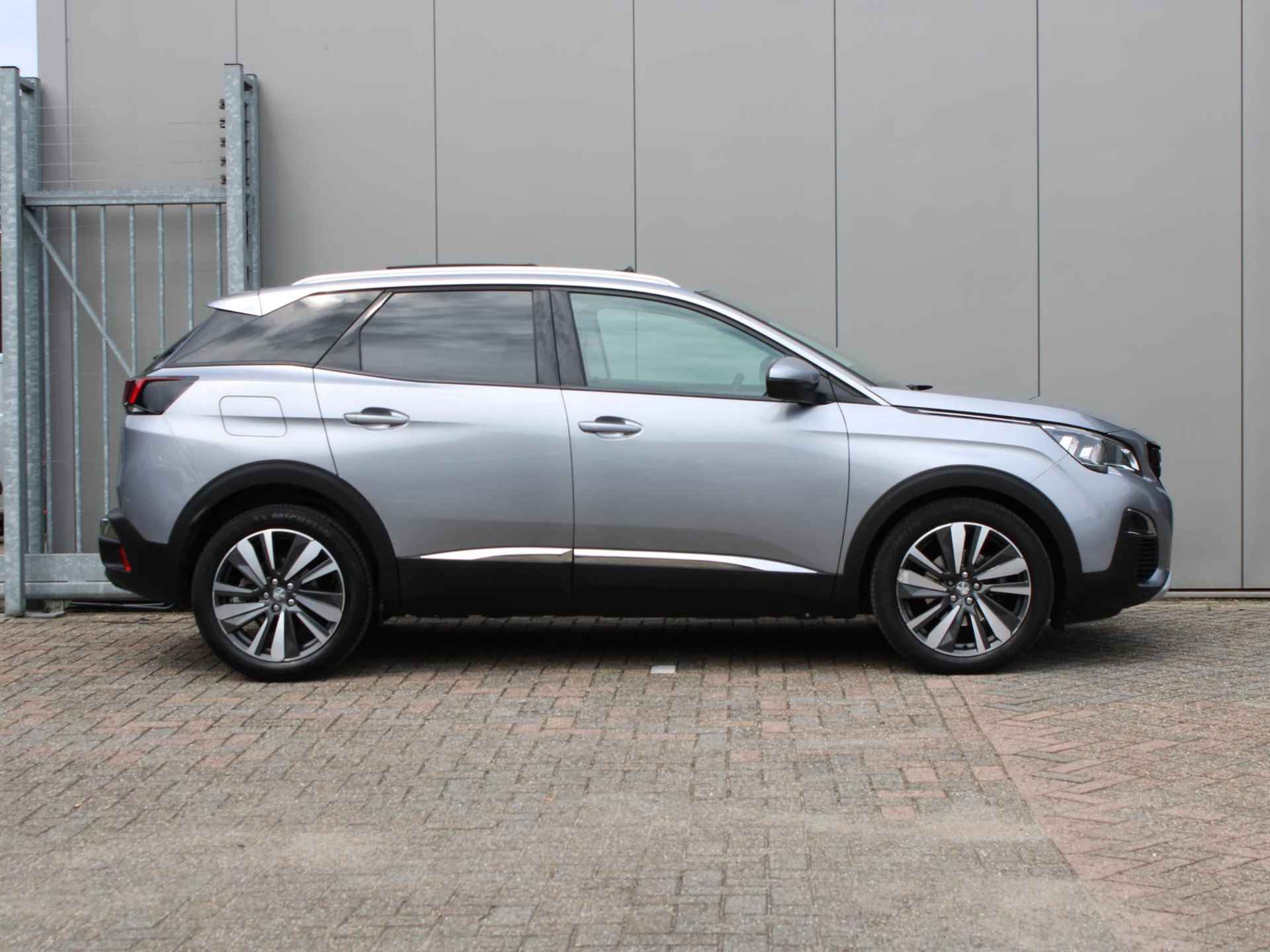 Peugeot 3008 1.2 PureTech Allure Automaat | Navi / Panoramadak / Camera - 8/27