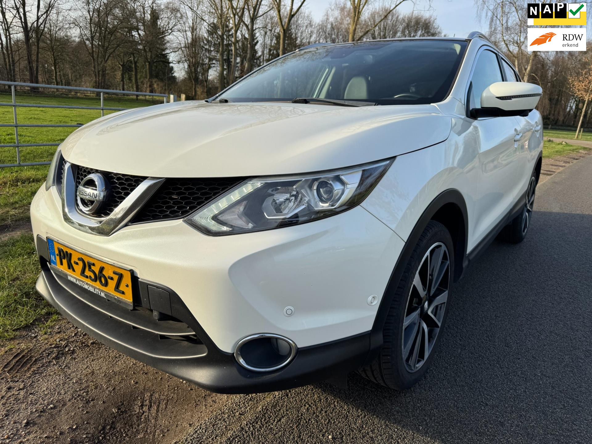 Nissan Qashqai 1.2 Tekna top onderhouden met navigatie, camera en trekhaak