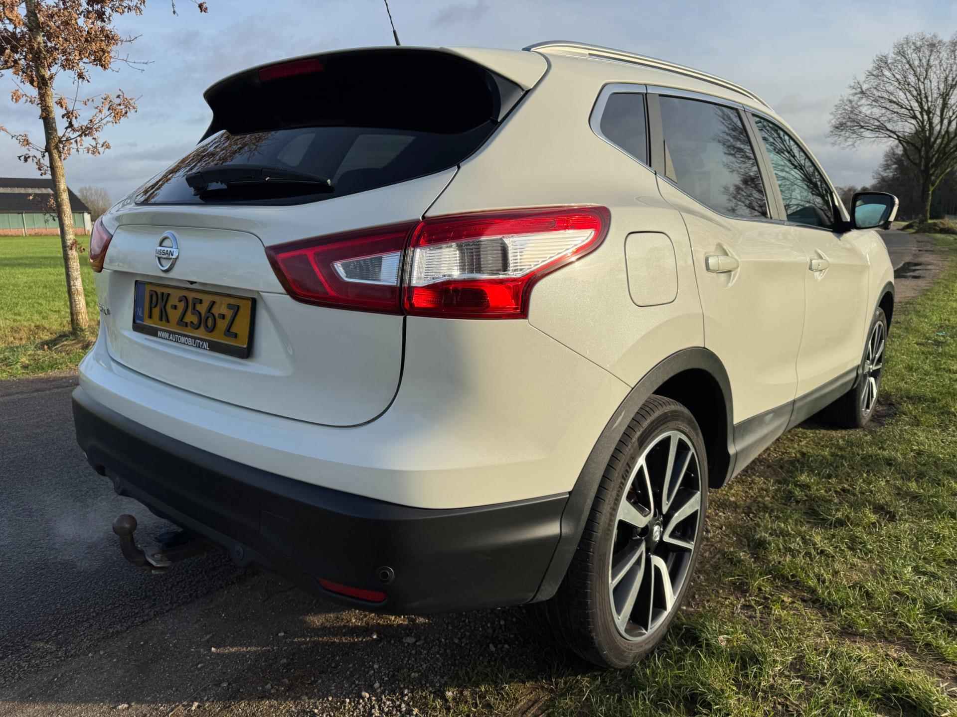 Nissan Qashqai 1.2 Tekna top onderhouden met navigatie, camera en trekhaak - 2/30