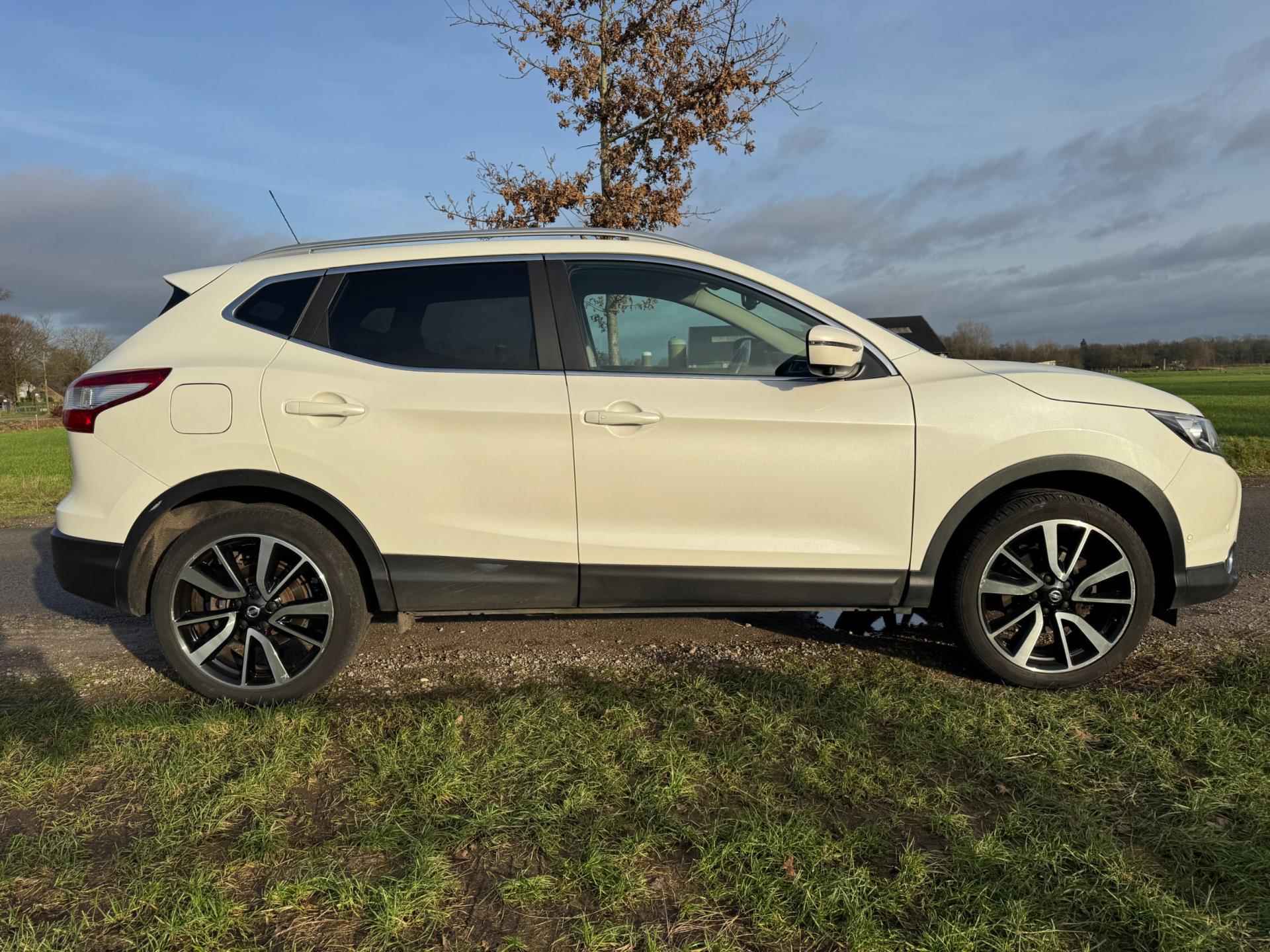 Nissan Qashqai 1.2 Tekna top onderhouden met navigatie, camera en trekhaak - 4/30