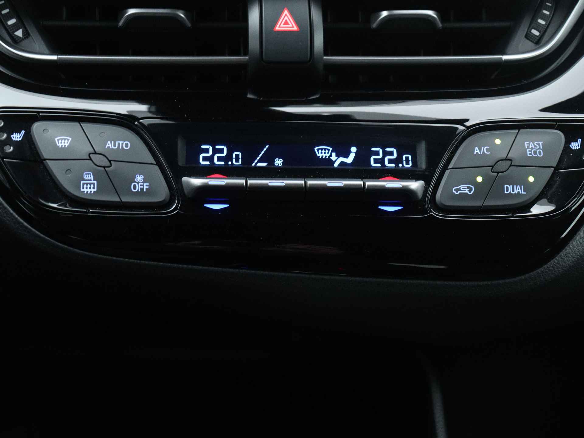 Toyota C-HR 1.8 Hybrid Bi-Tone Limited | JBL | LED Verlichting | Stoelverwarming | Parkeersensoren | - 12/46