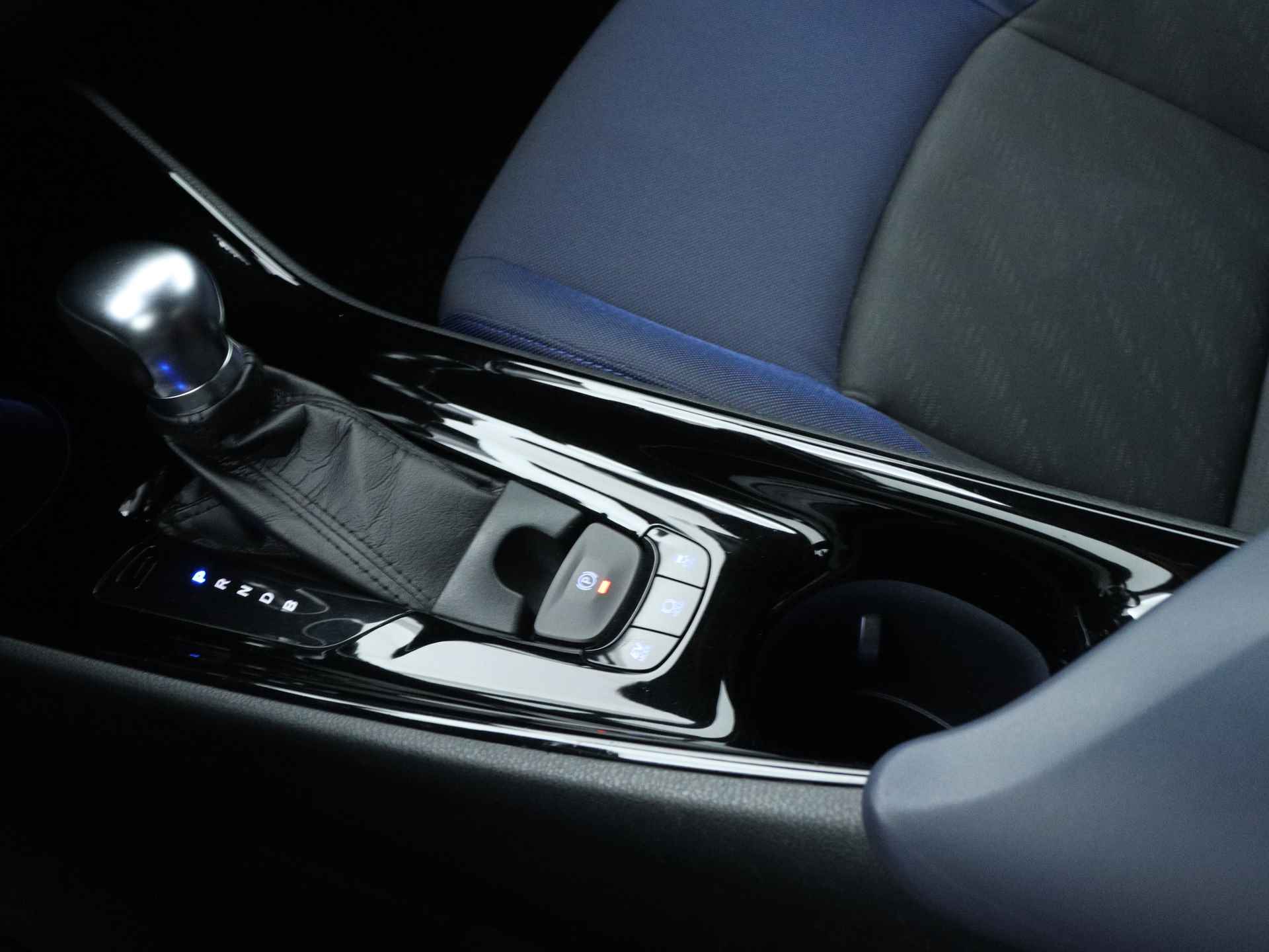 Toyota C-HR 1.8 Hybrid Bi-Tone Limited | JBL | LED Verlichting | Stoelverwarming | Parkeersensoren | - 13/46