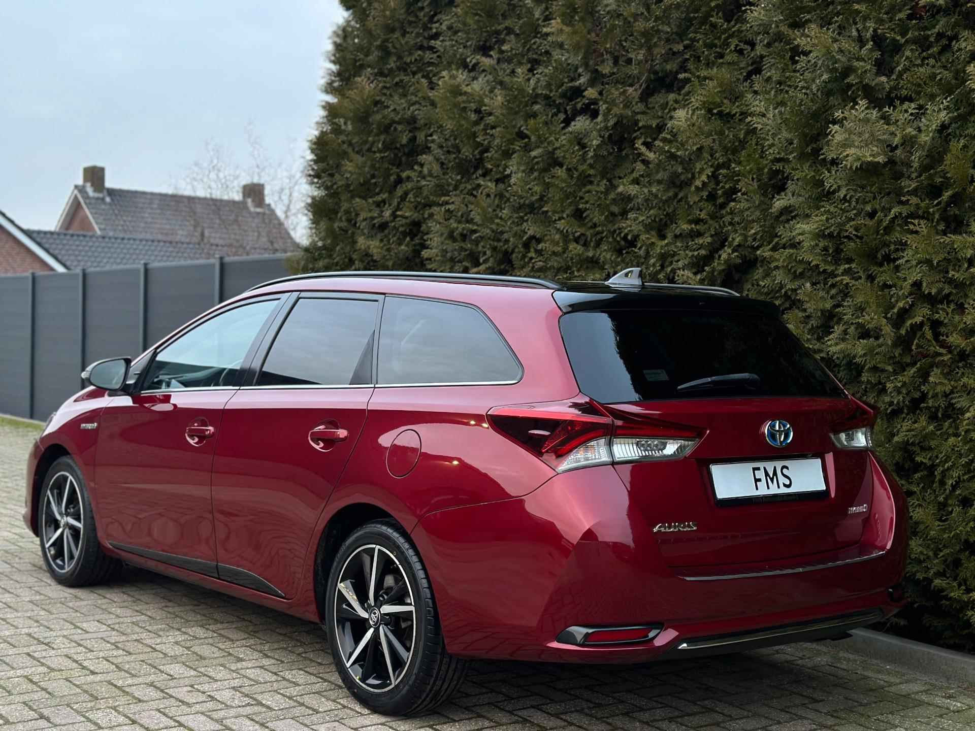 Toyota Auris Touring Sports 1.8 Hybrid Executive Camera - 3/31