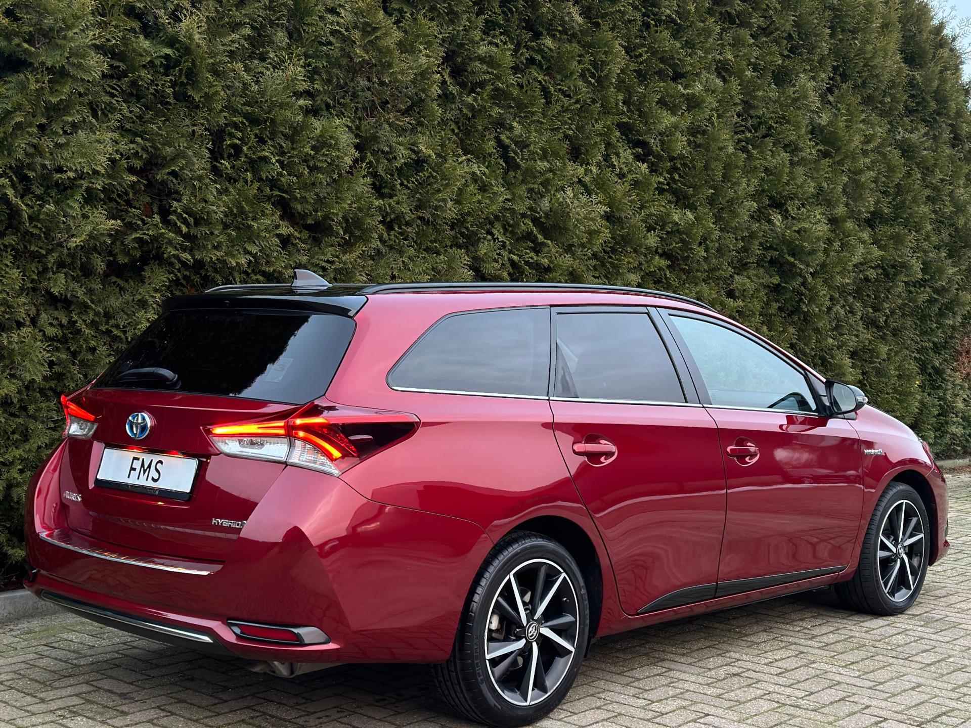 Toyota Auris Touring Sports 1.8 Hybrid Executive Camera - 7/31