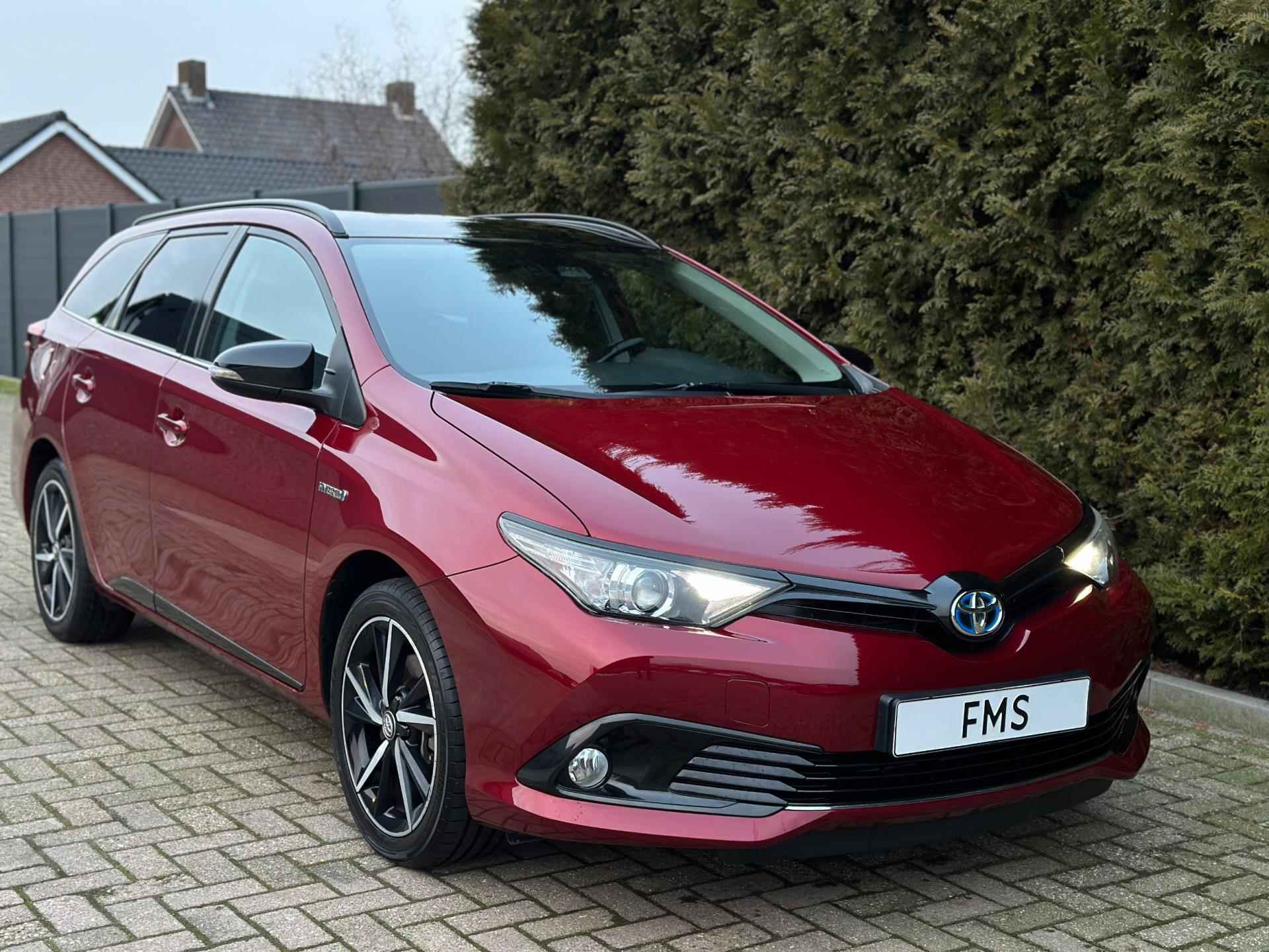 Toyota Auris Touring Sports 1.8 Hybrid Executive Camera - 9/31