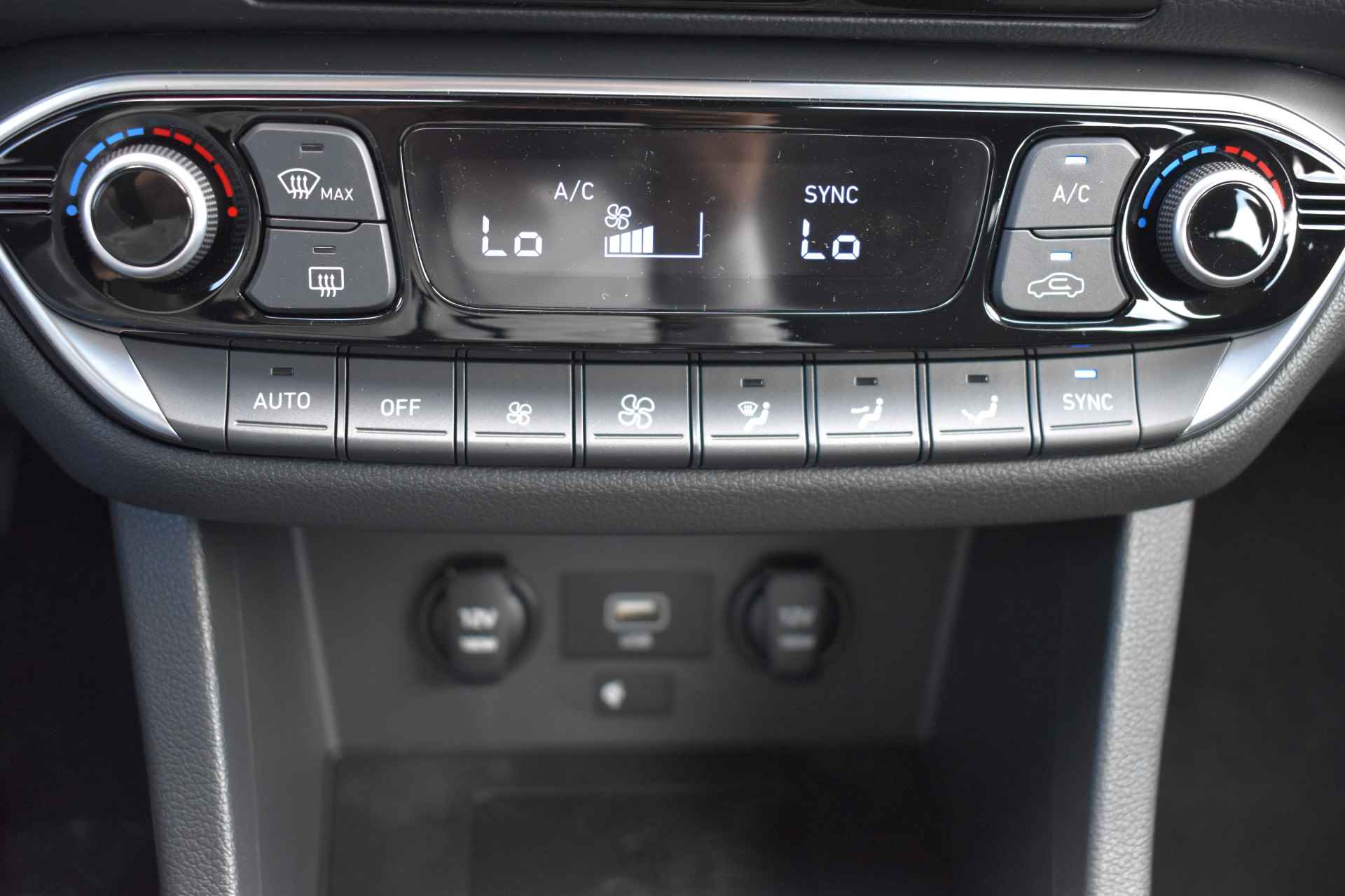 Hyundai i30 1.0 T-GDi MHEV Comfort Smart VAN €34.145,- VOOR €29.930,- - 23/31