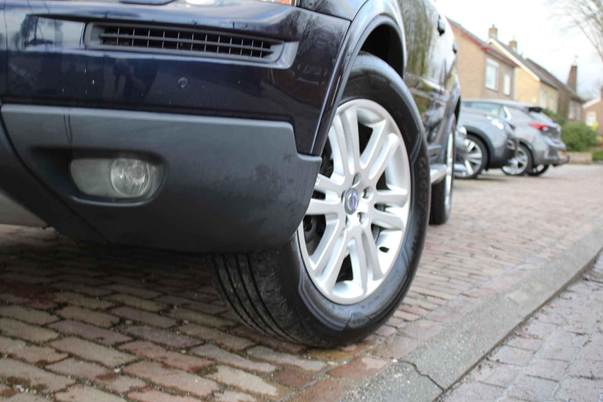 Volvo XC90 2.5T 210PK Limited Edition Automaat + 18"/ Leder/ Navi/ Clima/ NL auto - 3/41