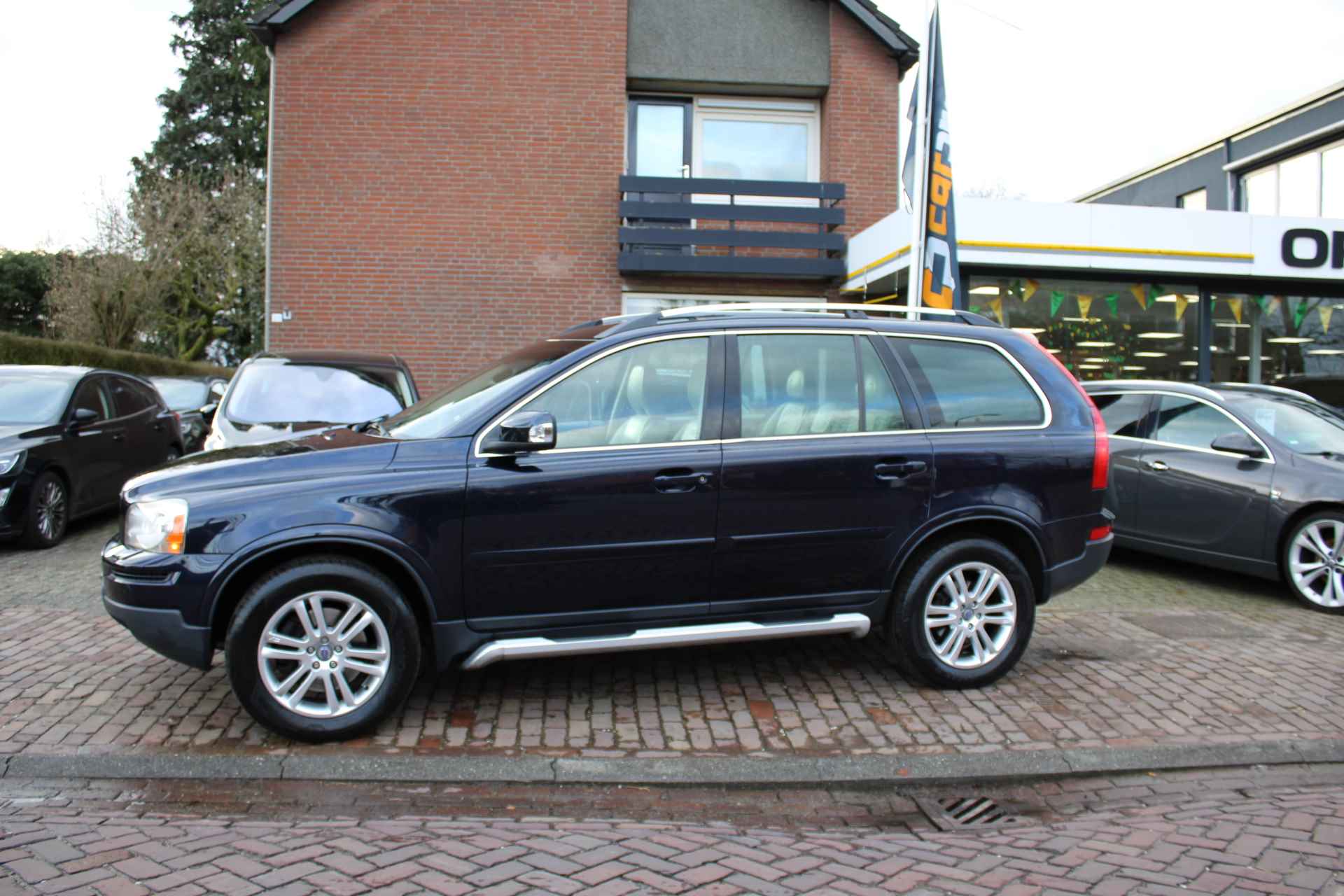 Volvo XC90 2.5T 210PK Limited Edition Automaat + 18"/ Leder/ Navi/ Clima/ NL auto - 4/41