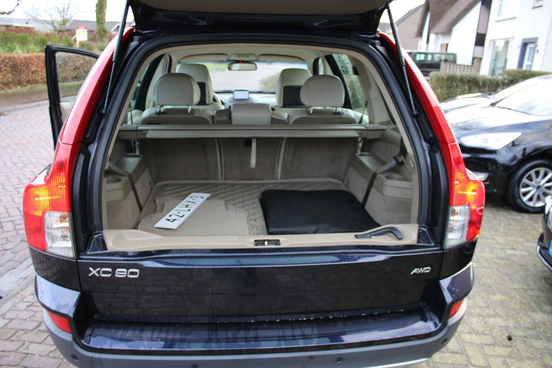 Volvo XC90 2.5T 210PK Limited Edition Automaat + 18"/ Leder/ Navi/ Clima/ NL auto - 11/41