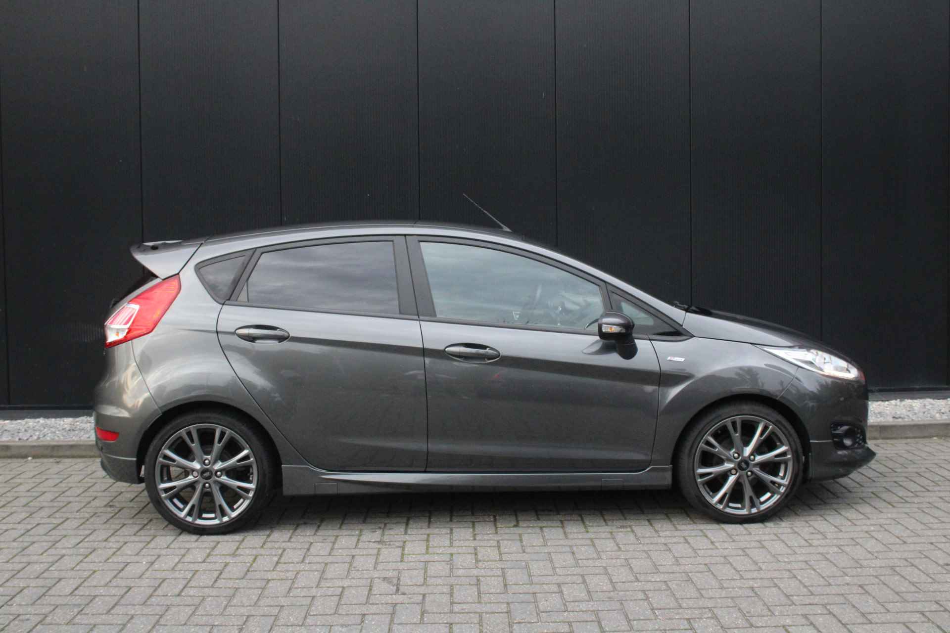 Ford Fiesta 1.0 100PK ST Line | Cruise Control | Climate Control | 17 inch | Bluetooth | Navigatie | Dealer onderhouden - 4/24