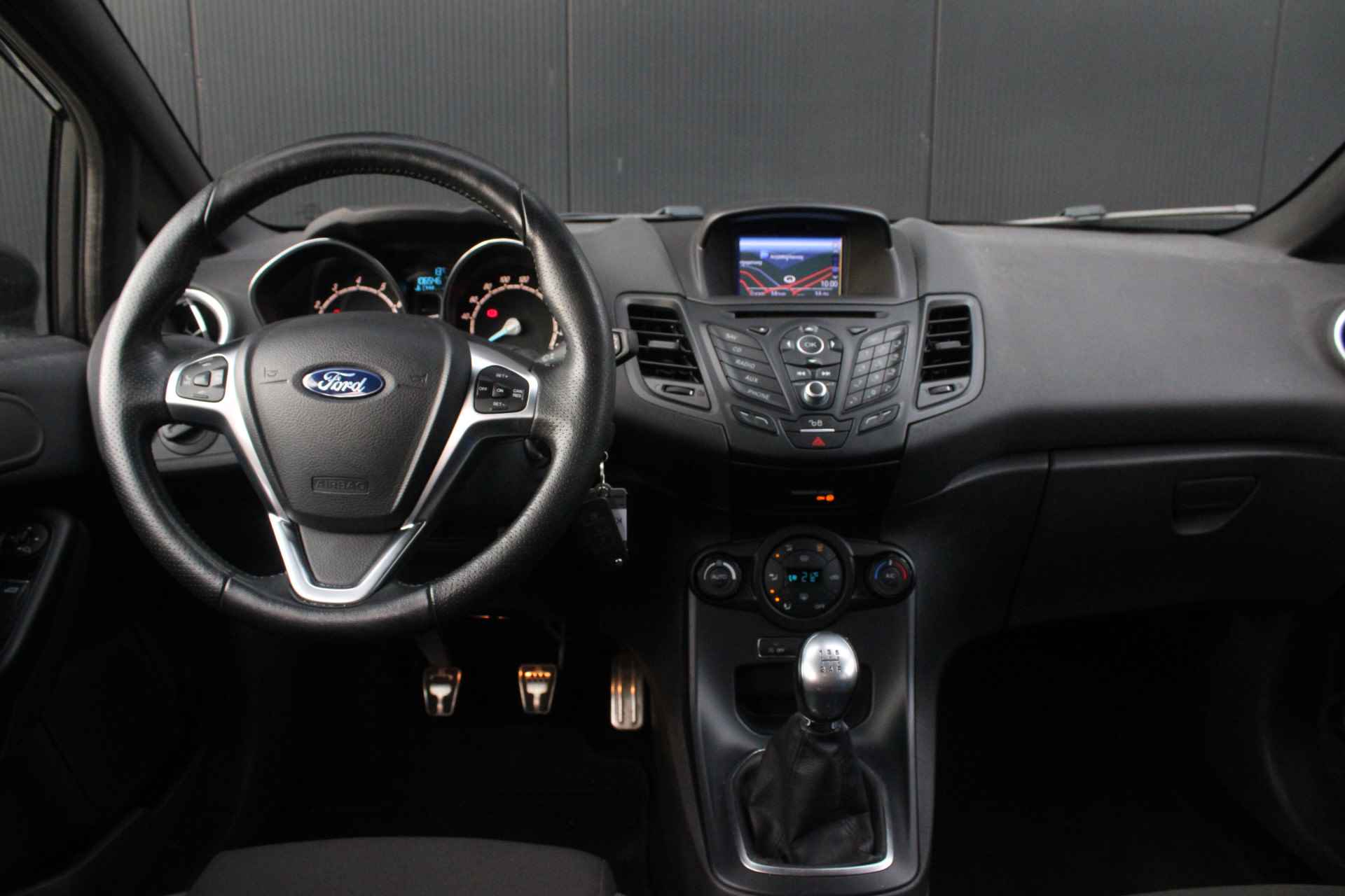 Ford Fiesta 1.0 100PK ST Line | Cruise Control | Climate Control | 17 inch | Bluetooth | Navigatie | Dealer onderhouden - 7/24