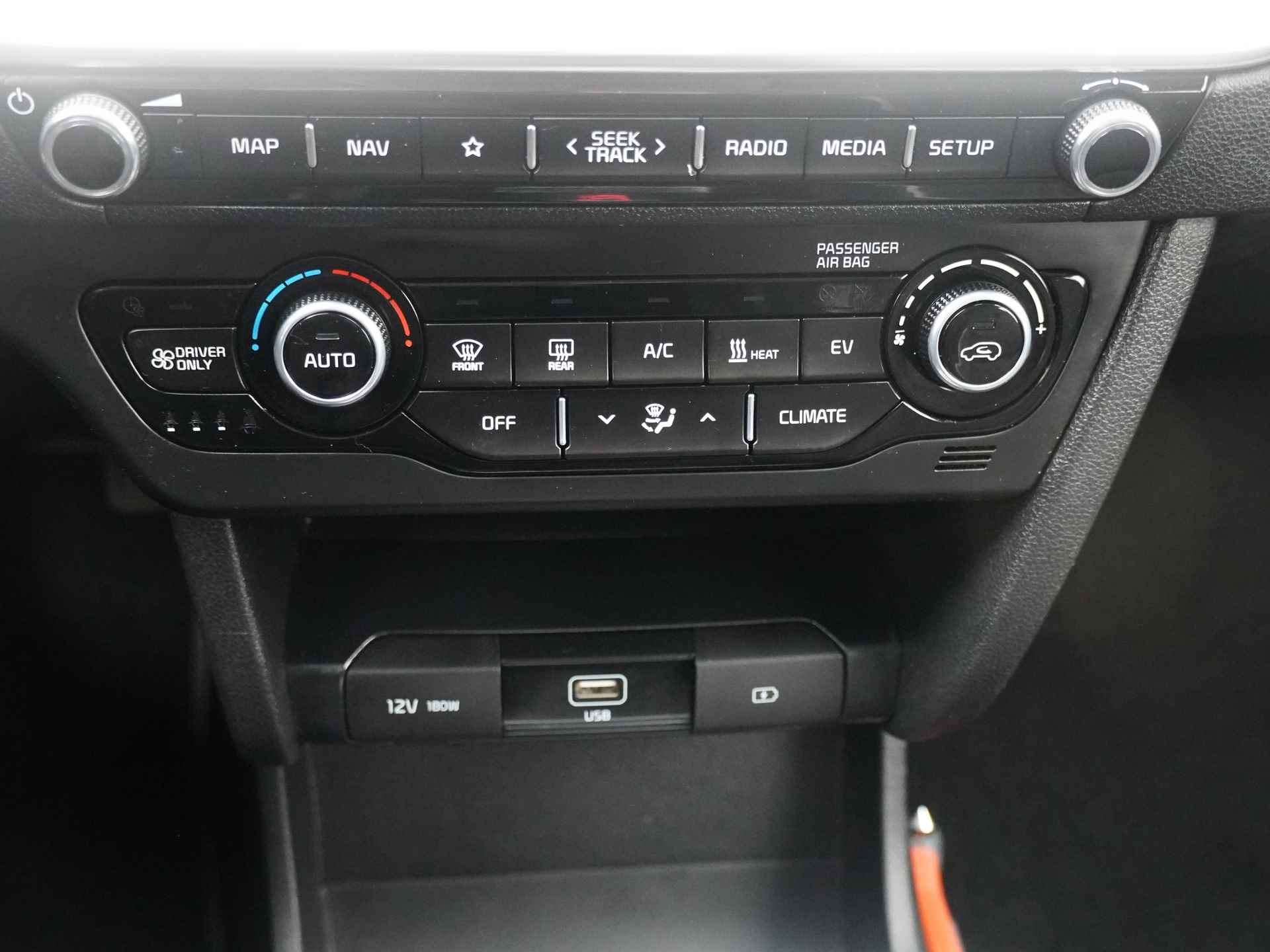 Kia e-Niro DynamicLine 64 kWh - Adaptieve Cruise Control - Climate Control - Lichtmetalen Velgen - Navigatie - Fabrieksgarantie tot 04-2029 - 33/52