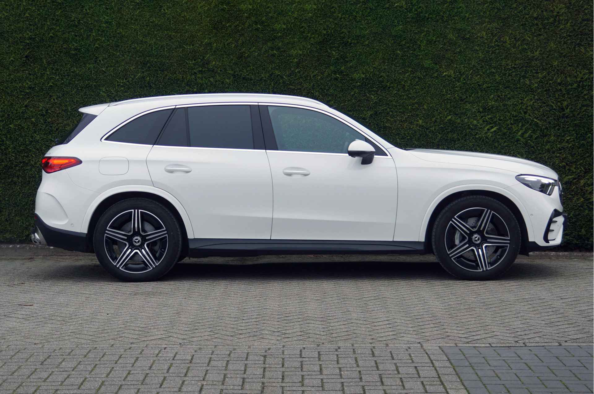 Mercedes-Benz GLC GLC 300 e 4M AMG Line | Achterasbesturing Luchtvering Trekhaak Burmester Distronic - 4/63