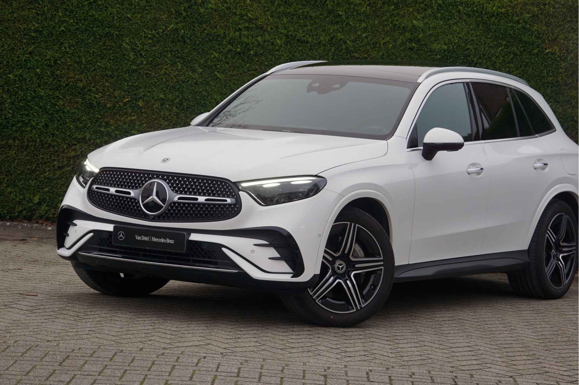 Mercedes-Benz GLC GLC 300 e 4M AMG Line | Achterasbesturing Luchtvering Trekhaak Burmester Distronic - 18/63