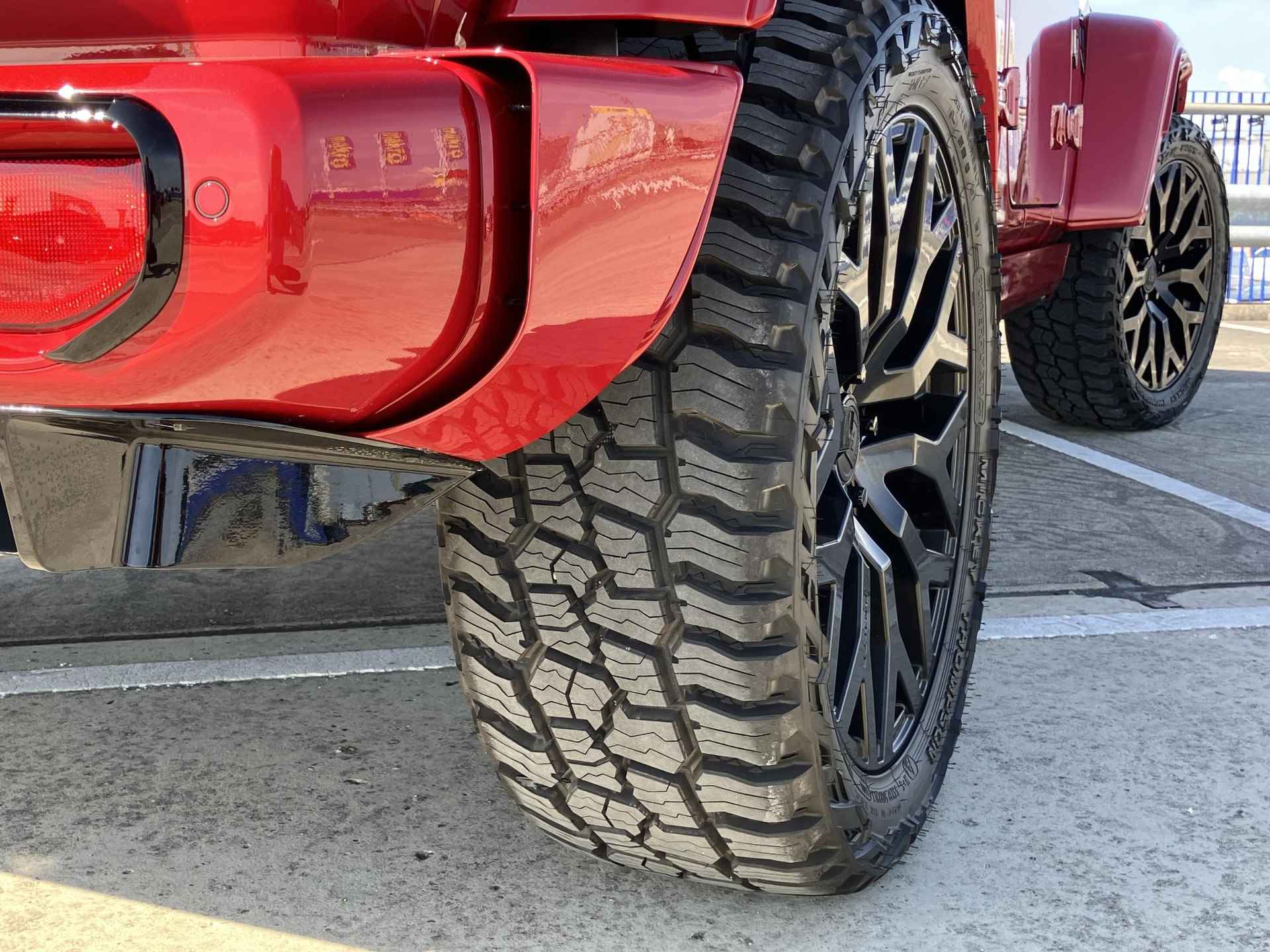 Jeep Wrangler BRUTE 4xe 380 Custom Skyview BRUTE CUSTOM - Sky View - 22 Inch - 58/61