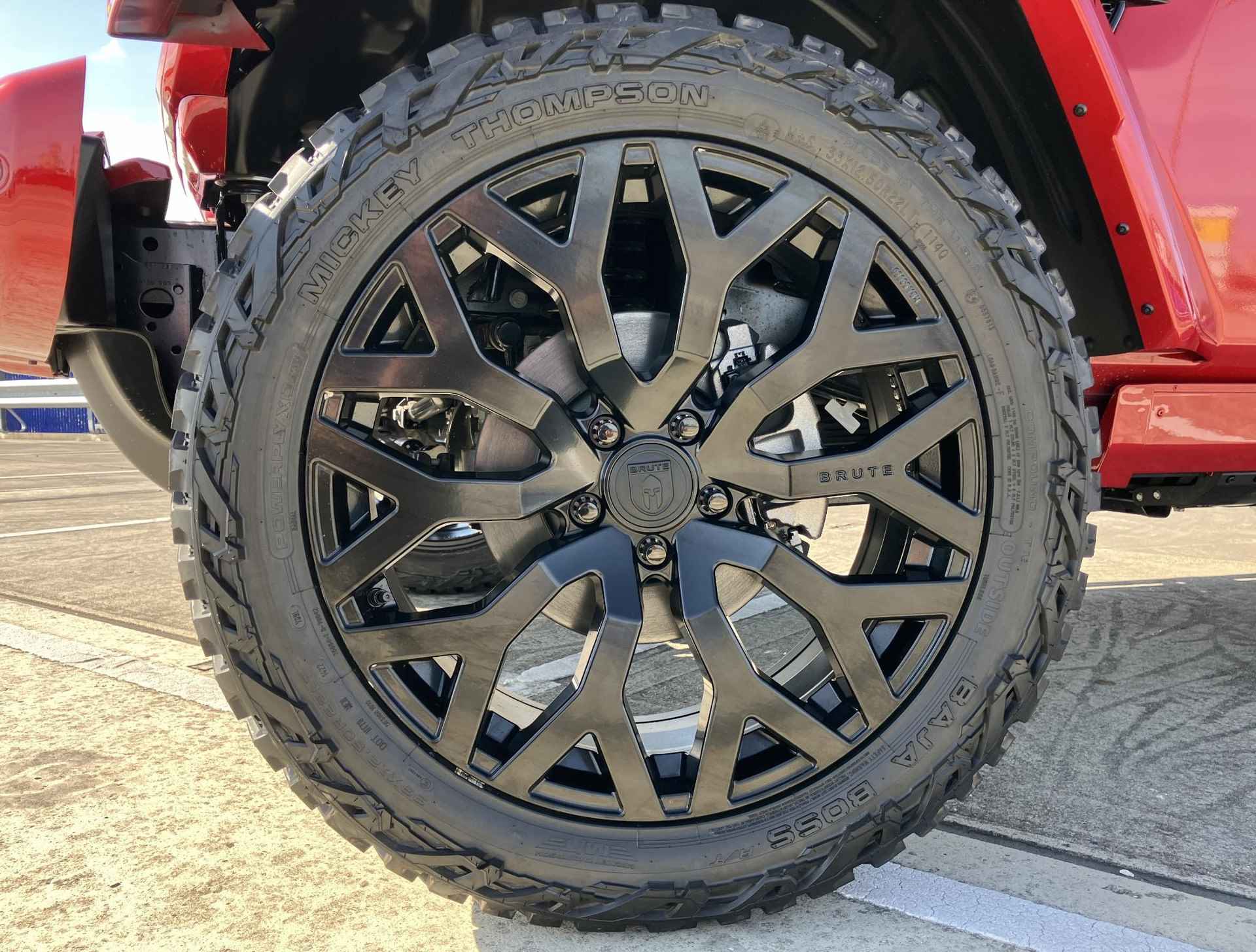 Jeep Wrangler BRUTE 4xe 380 Custom Skyview BRUTE CUSTOM - Sky View - 22 Inch - 60/61