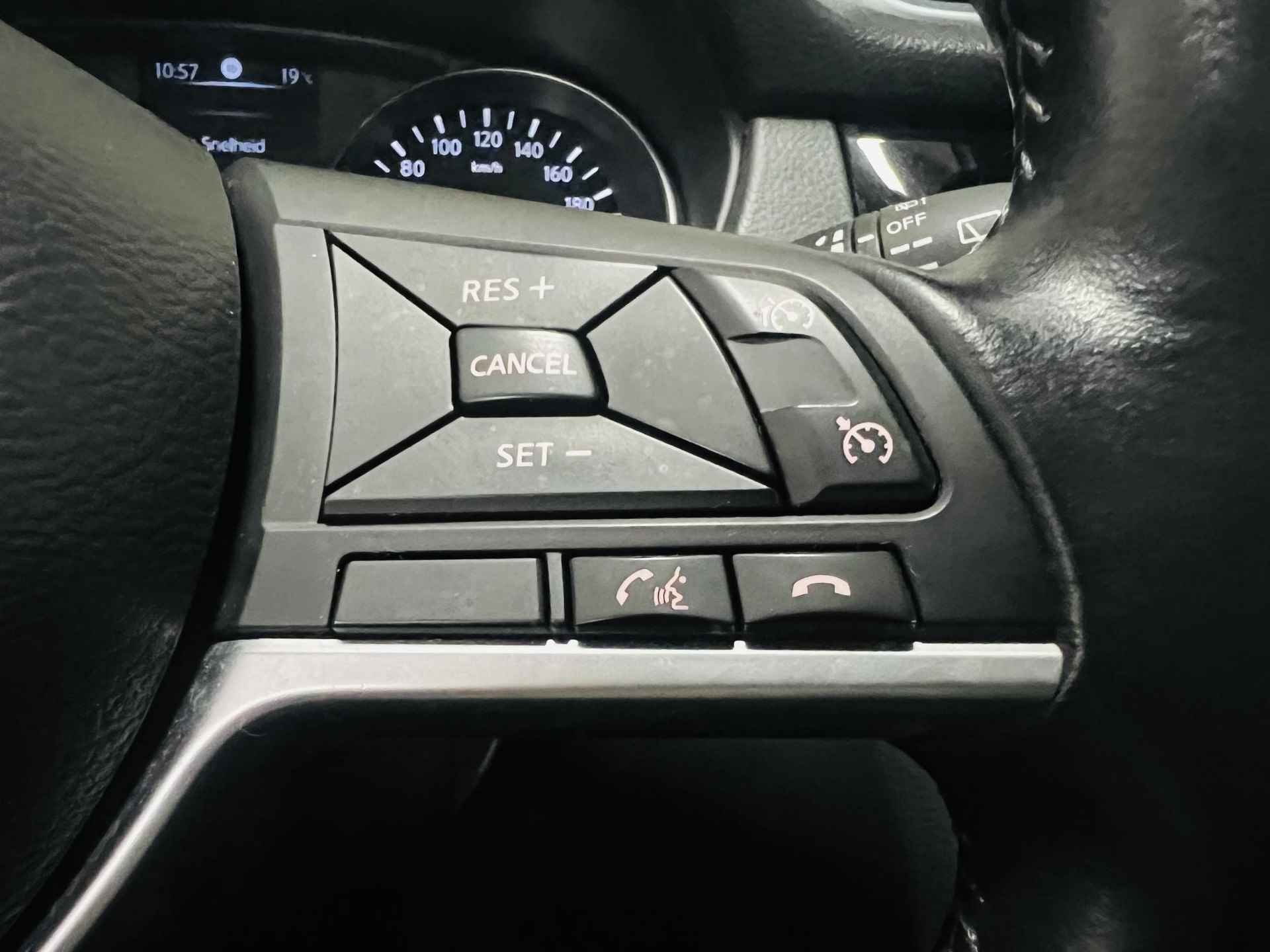 Nissan Qashqai 1.2 N-Connecta Navi airco camera parkeersensoren panoramadak weinig km dealer onderhouden hoge instap zeer mooie auto - 9/19