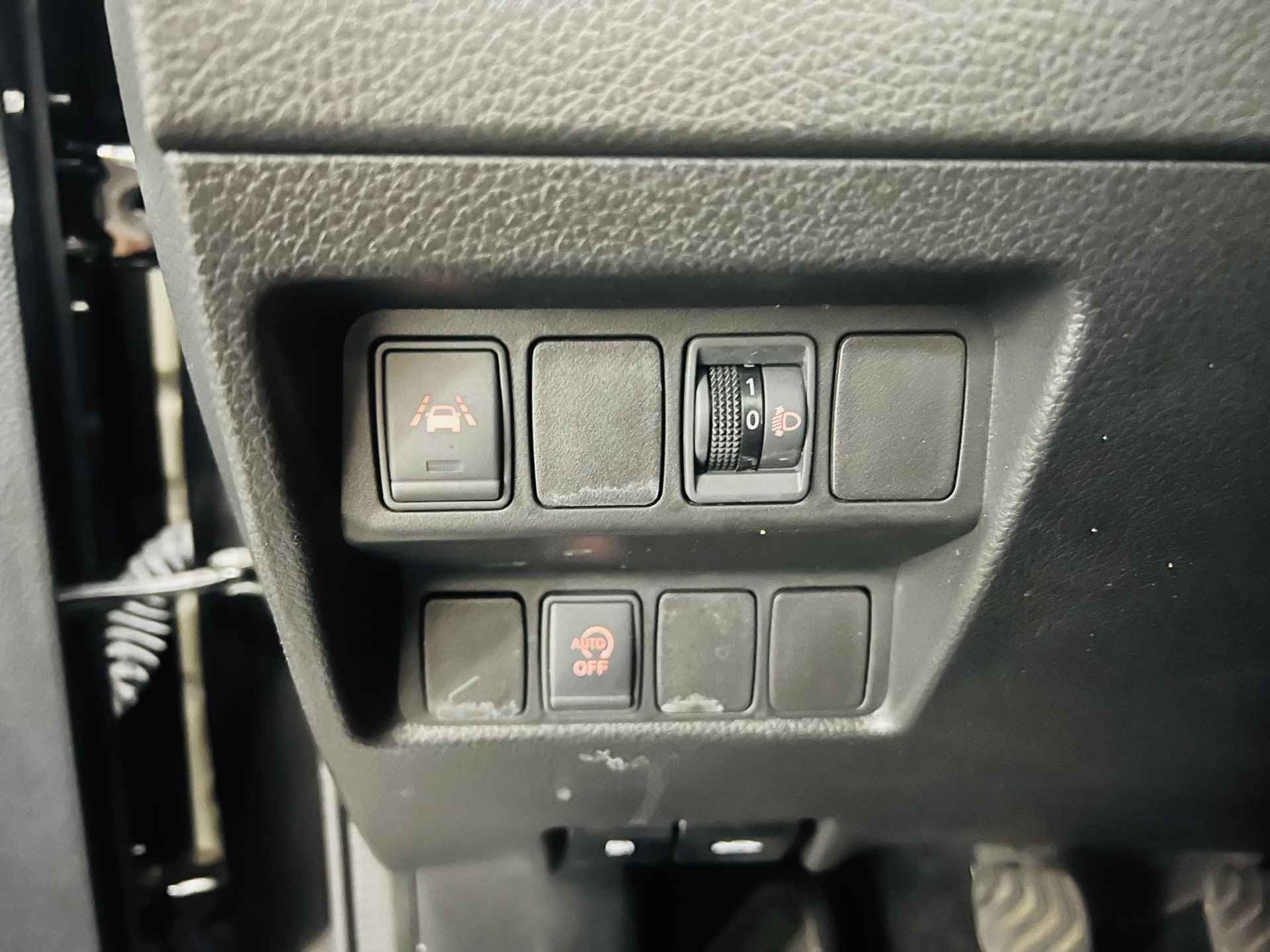 Nissan Qashqai 1.2 N-Connecta Navi airco camera parkeersensoren panoramadak weinig km dealer onderhouden hoge instap zeer mooie auto - 15/19