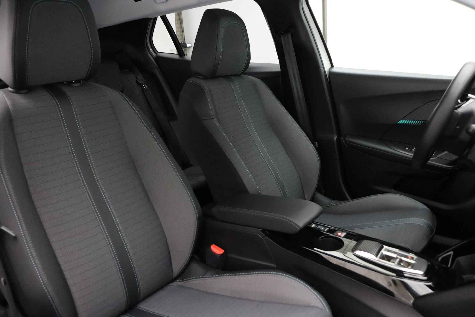 Peugeot e-2008 EV Allure Pack 50 kWh |Lichtmetalen Velgen | Parkeer Sensoren | Achteruitrij Camera | Lane Assist | LED | Cruise Control | DAB | - 18/37