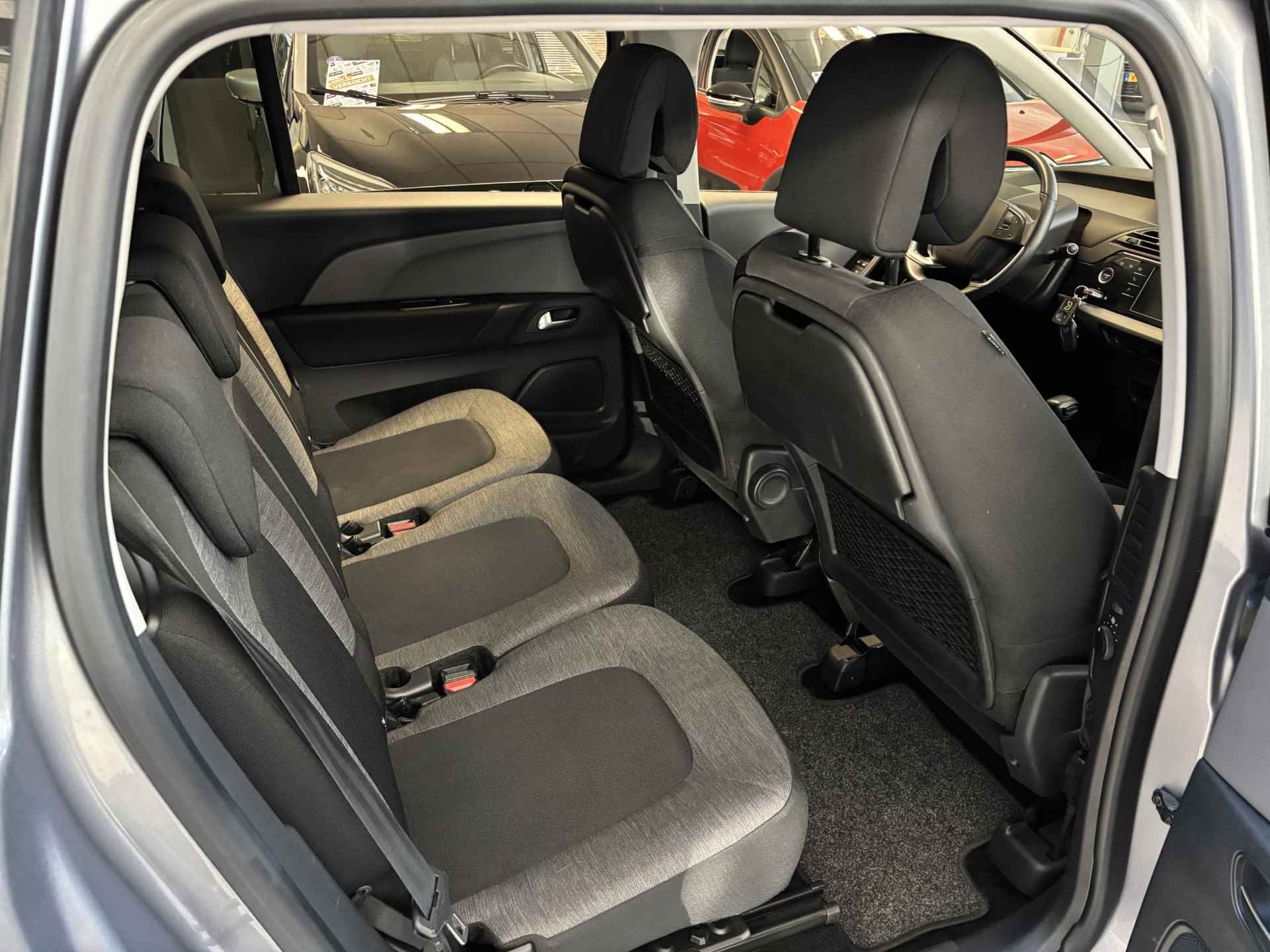 Citroen Grand C4 SpaceTourer 1.2 PureTech Business Navi/Camera/Sensoren rondom/Getint Glas/GEEN AFLEVERKOSTEN - 6/26