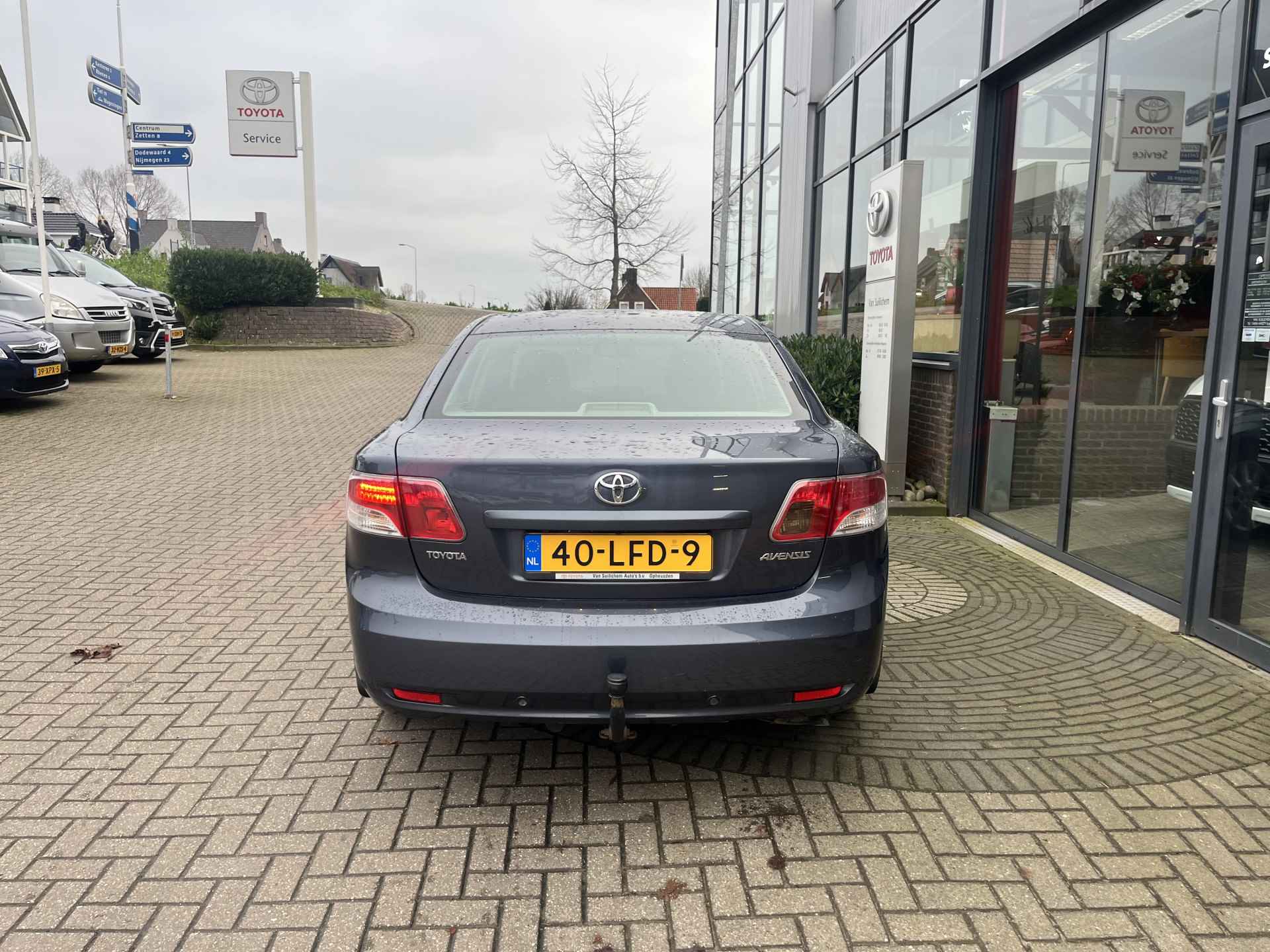 Toyota Avensis 2.0 VVTi Executive Business - 3/33