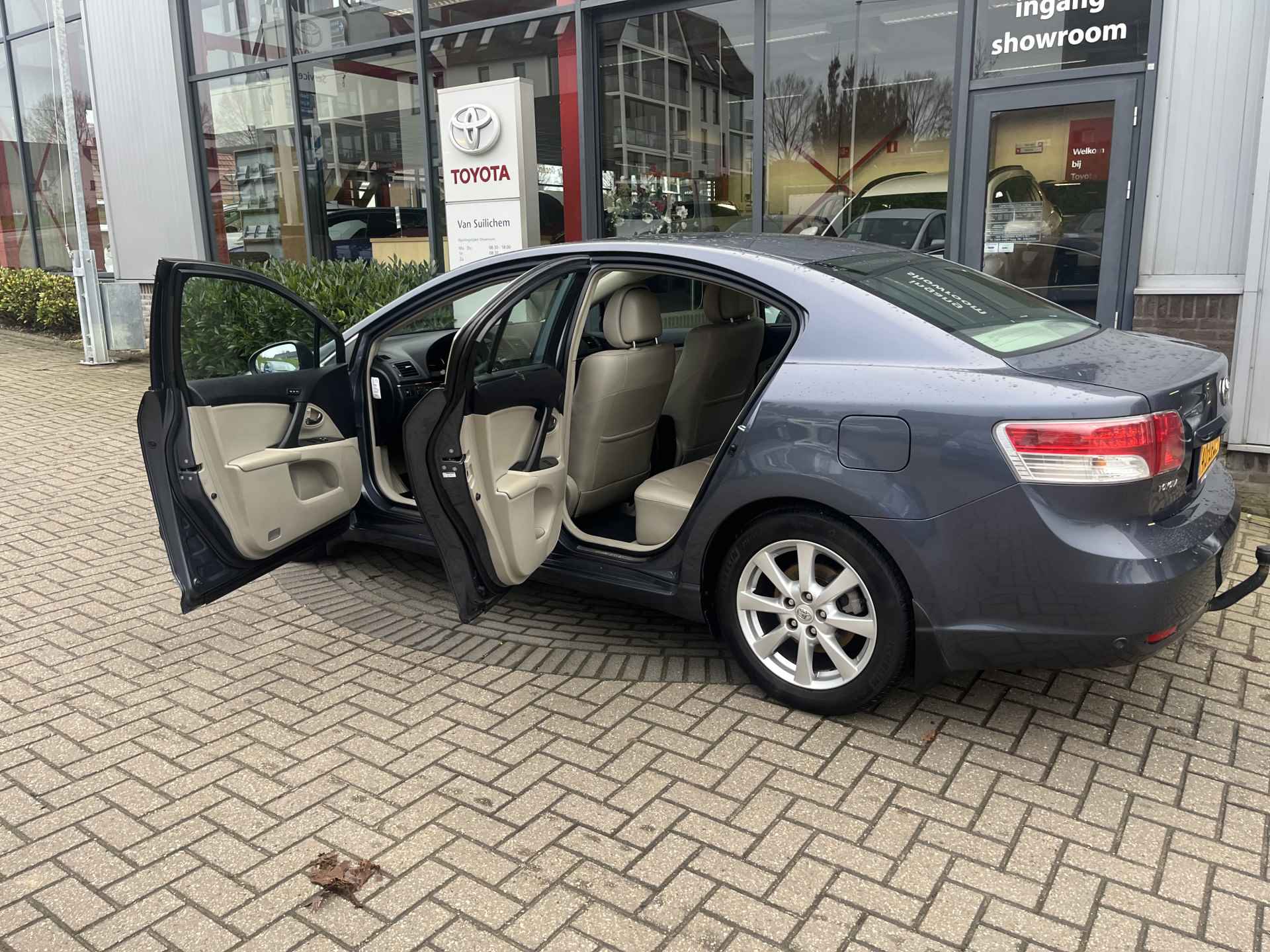 Toyota Avensis 2.0 VVTi Executive Business - 7/33