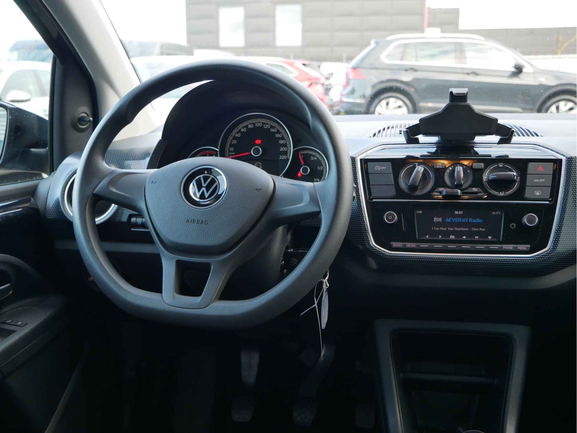 Volkswagen up! 1.0 65PK | Airco | CV | DAB - 13/23