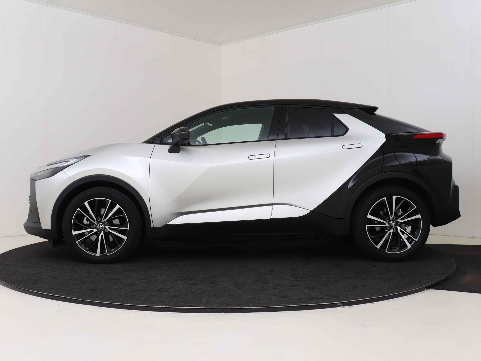 Toyota C-HR Plug-in Hybrid 220 Première Edition DEMO - 4/43