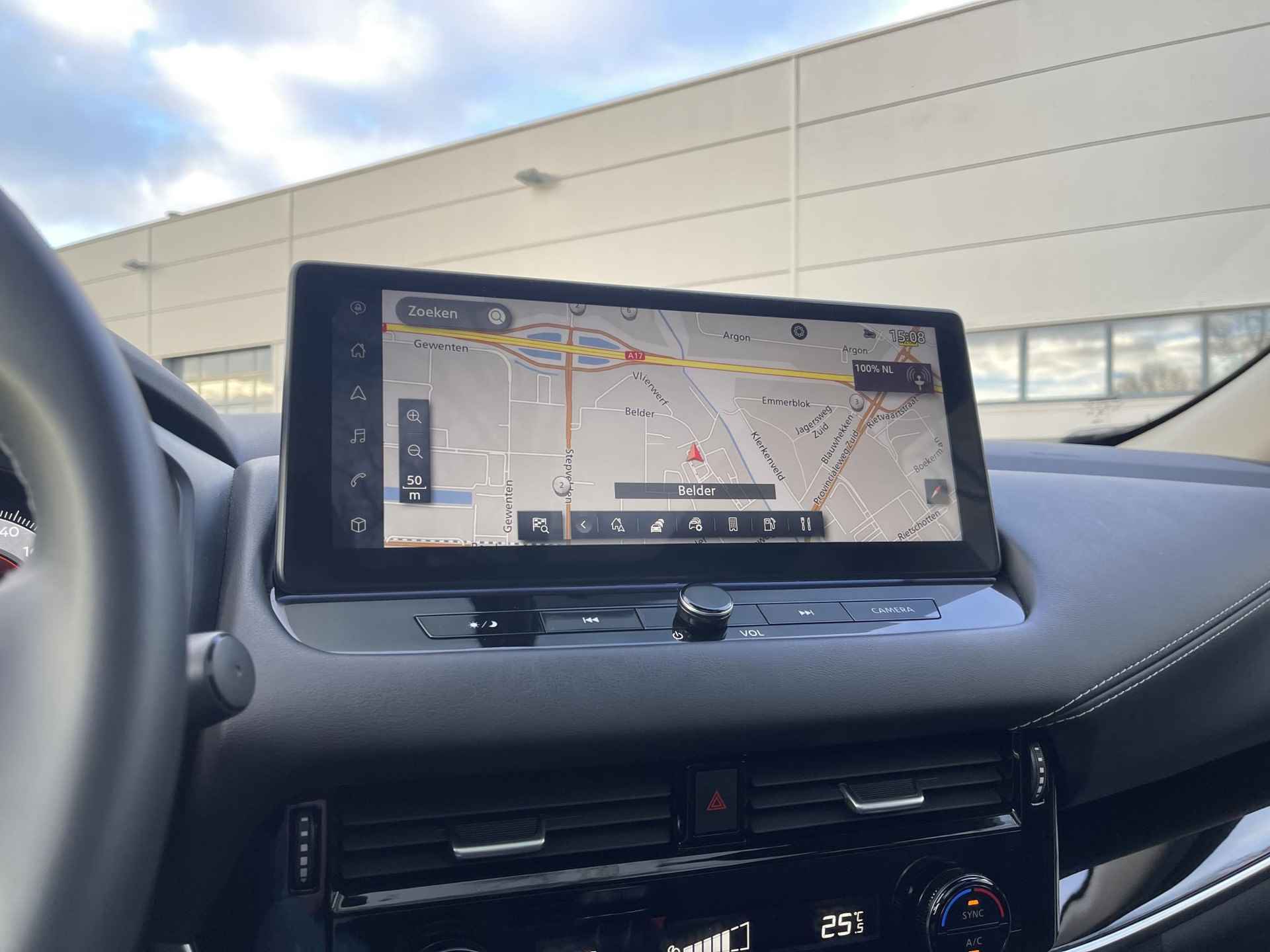 Nissan Qashqai 1.3 MHEV Xtronic N-Connecta Design Pack | Panoramadak | Apple Carplay/Adroid Auto | Adapt. Cruise Control | Dodehoek Detectie | 360° Camera | Rijklaarprijs! - 16/19