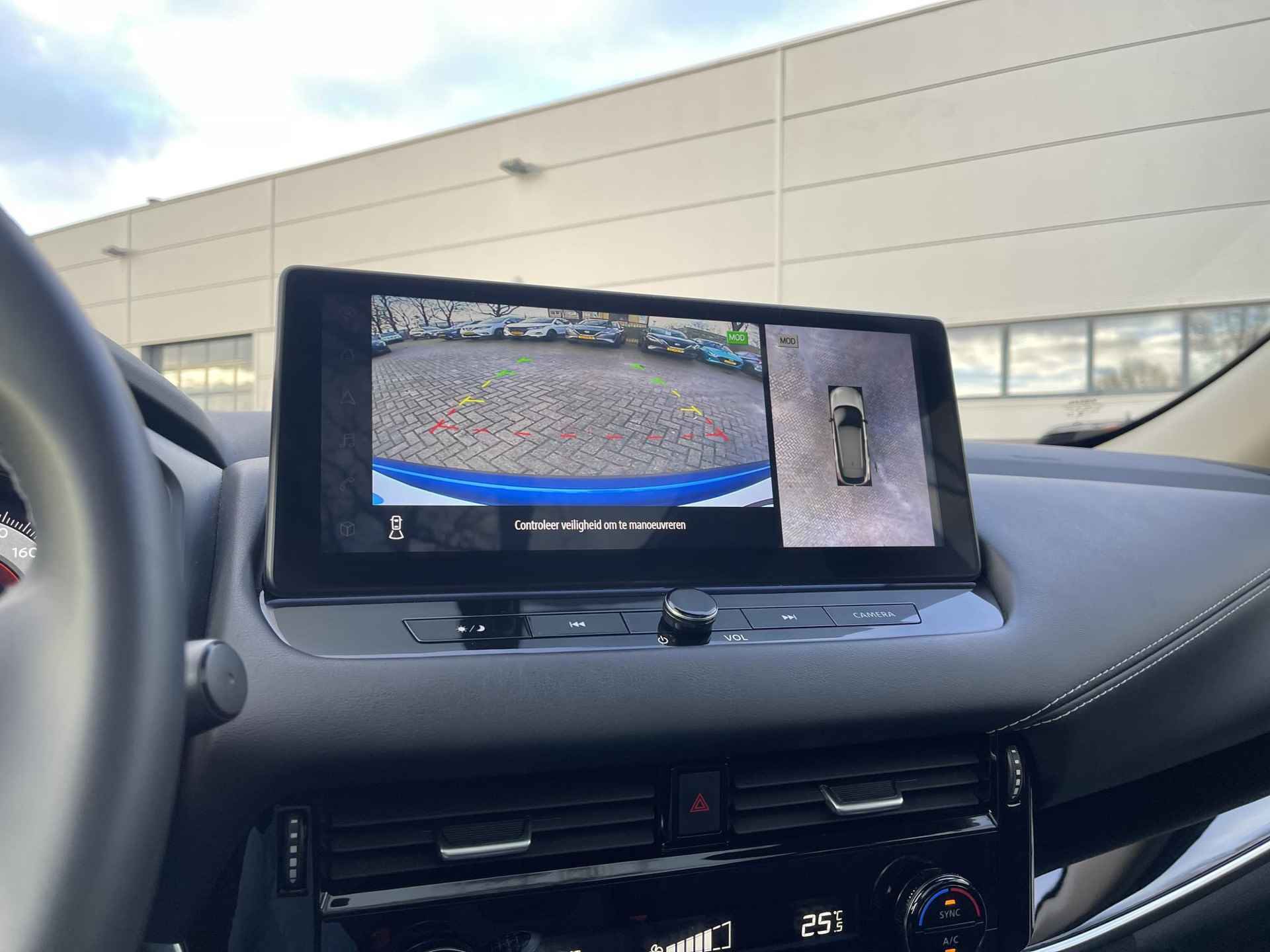 Nissan Qashqai 1.3 MHEV Xtronic N-Connecta Design Pack | Panoramadak | Apple Carplay/Adroid Auto | Adapt. Cruise Control | Dodehoek Detectie | 360° Camera | Rijklaarprijs! - 17/19