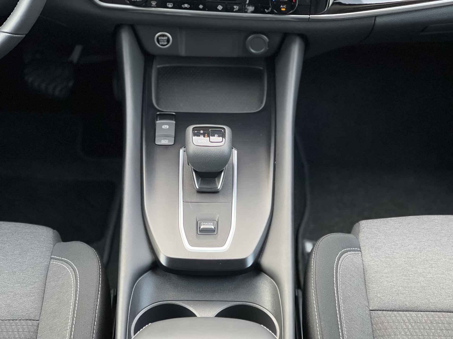 Nissan Qashqai 1.3 MHEV Xtronic N-Connecta Design Pack | Panoramadak | Apple Carplay/Adroid Auto | Adapt. Cruise Control | Dodehoek Detectie | 360° Camera | Rijklaarprijs! - 18/19