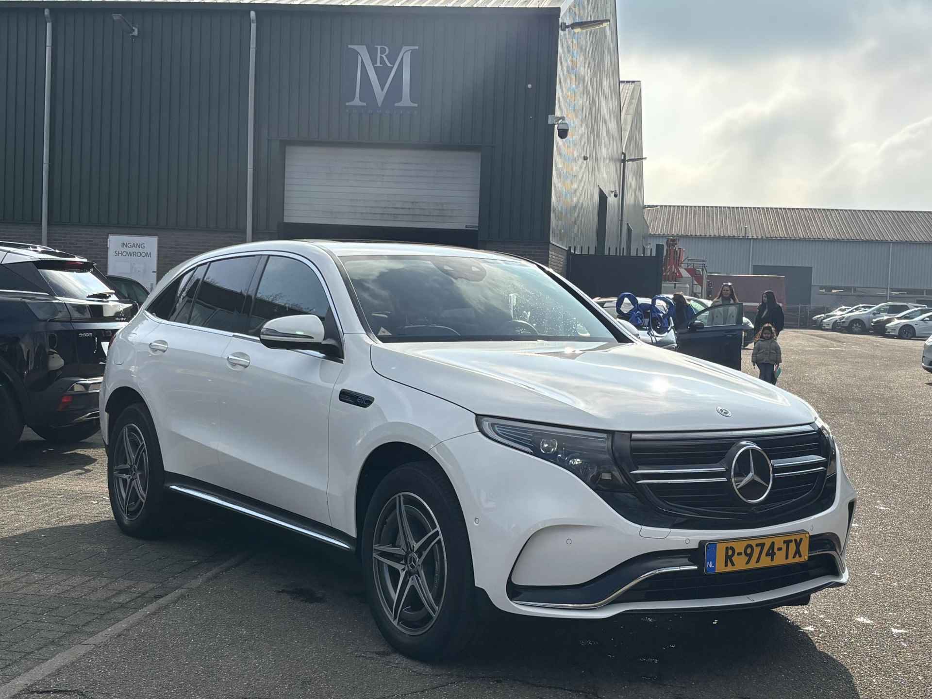 Mercedes-Benz EQC 400 4MATIC AMG Line Premium Plus 80 kWh | 360 CAMERA | MEMORY SEAT | PANO - 4/46