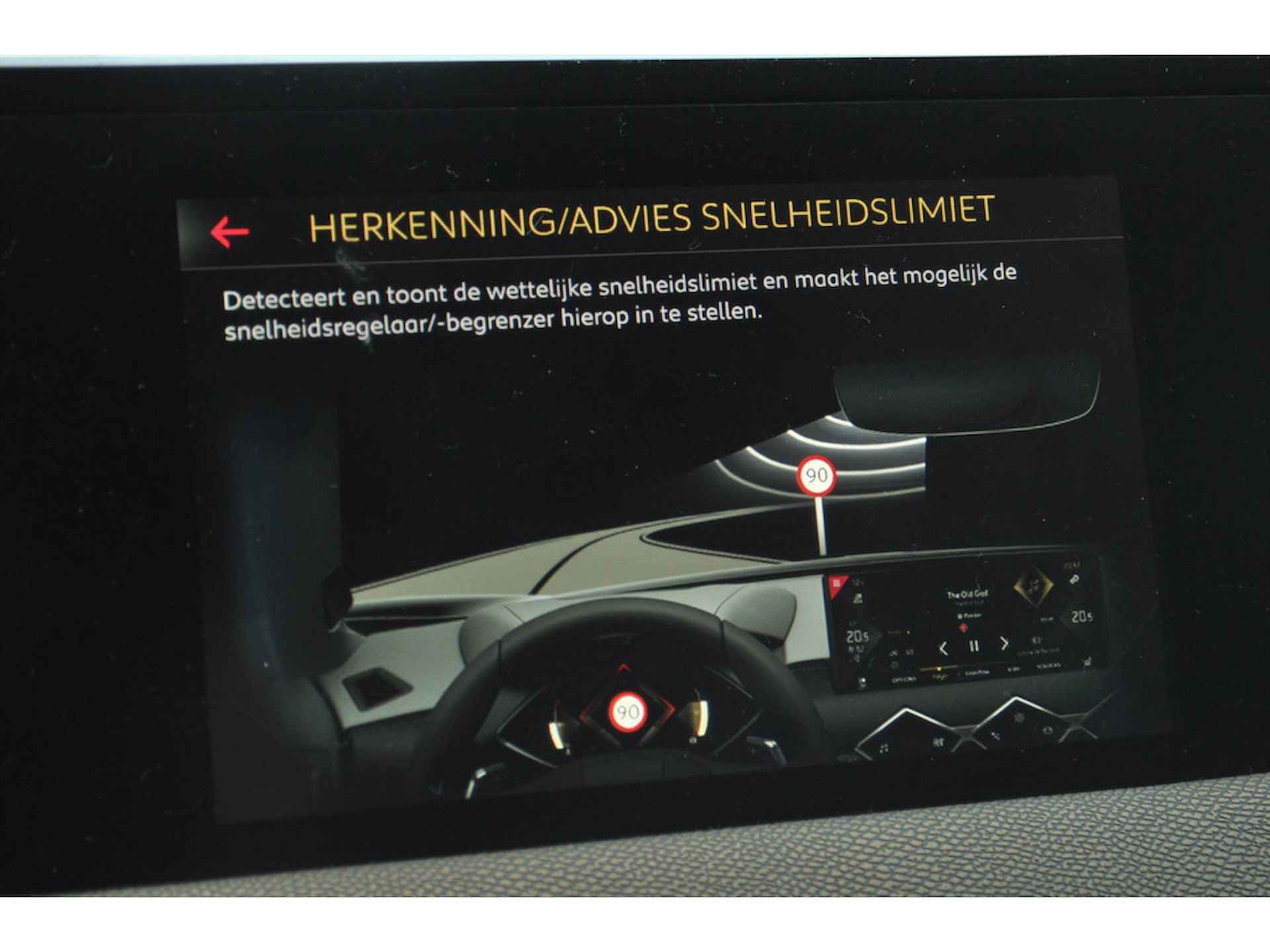 DS Ds 3 Crossback 1.2 100pk So Chic | Apple CarPlay & Android Auto | - 28/28