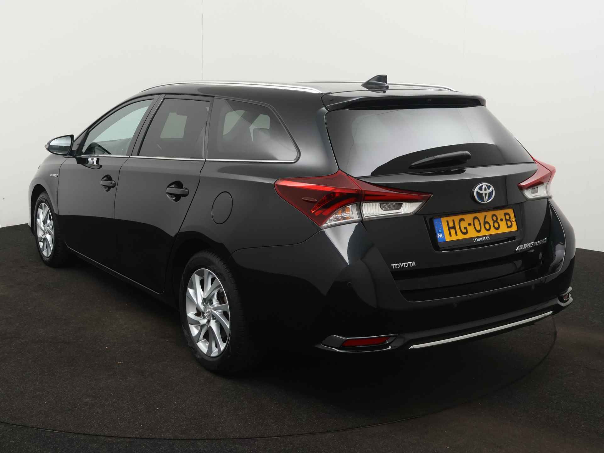 Toyota Auris Touring Sports 1.8 Hybrid Executive | Stoelverwarming | Navigatie | LM velgen | Parkeersensoren | Cruise Control | - 17/45