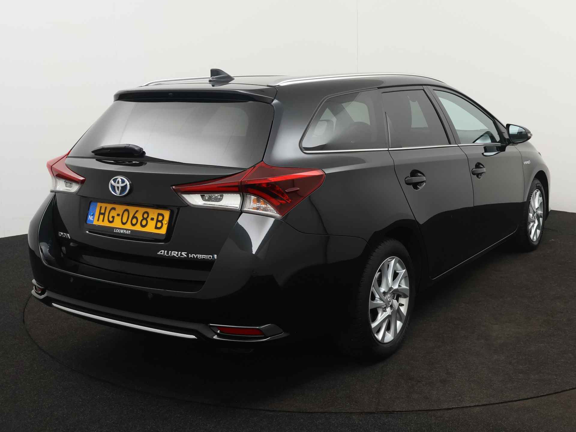 Toyota Auris Touring Sports 1.8 Hybrid Executive | Stoelverwarming | Navigatie | LM velgen | Parkeersensoren | Cruise Control | - 18/45