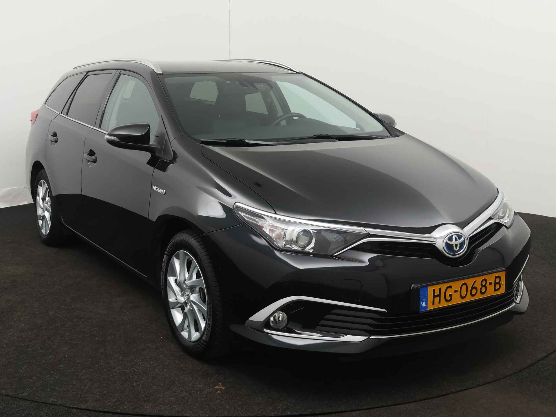 Toyota Auris Touring Sports 1.8 Hybrid Executive | Stoelverwarming | Navigatie | LM velgen | Parkeersensoren | Cruise Control | - 29/45