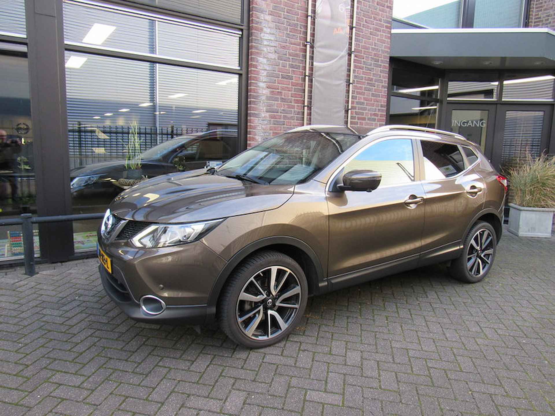 Nissan Qashqai 1.6 dCi 130pk XTRONIC CVT Tekna - 2/30