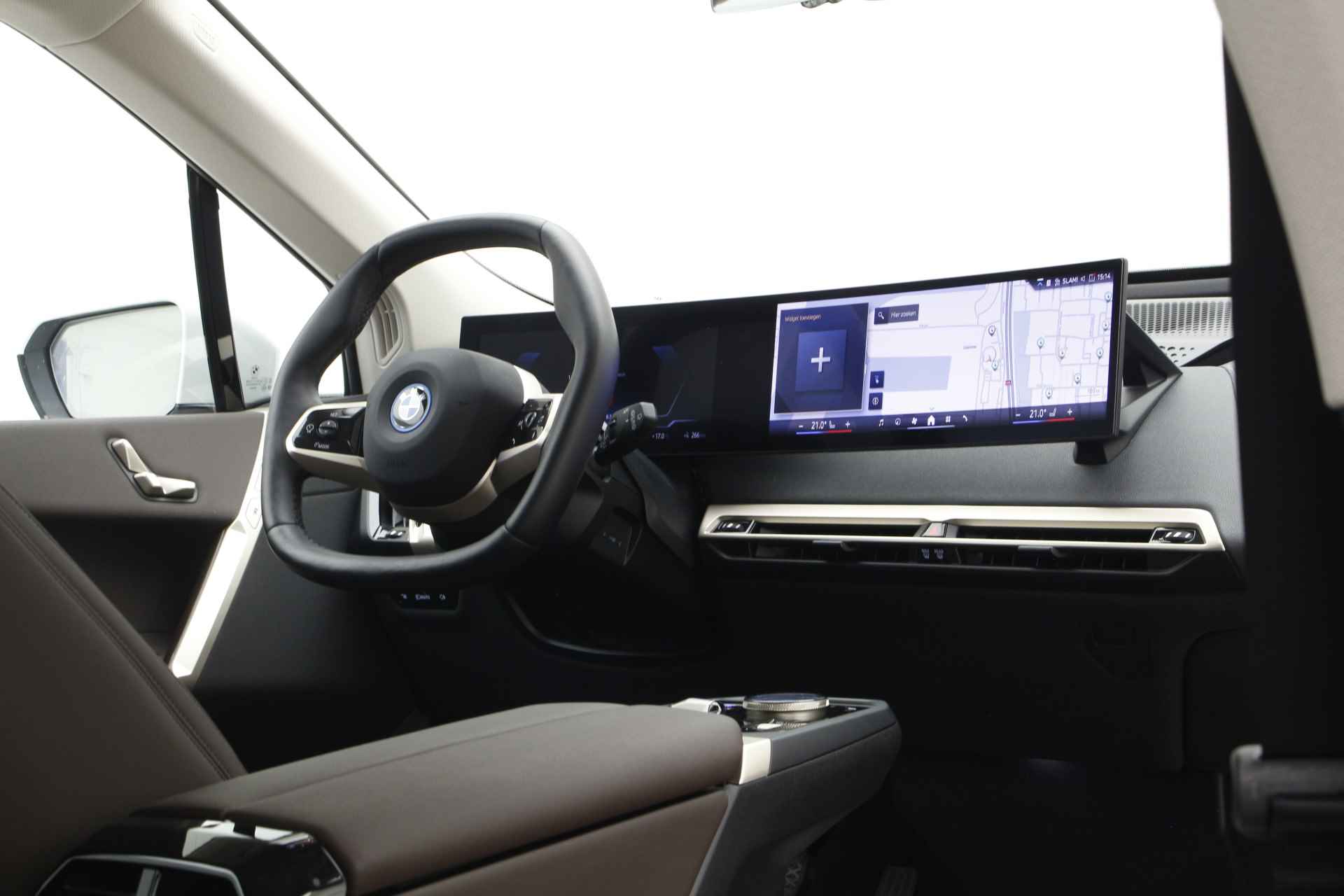 BMW iX xDrive40 Executive 77 kWh | 2024! | Trekhaak | Stoelverwarming | 4-zone airco | - 24/38