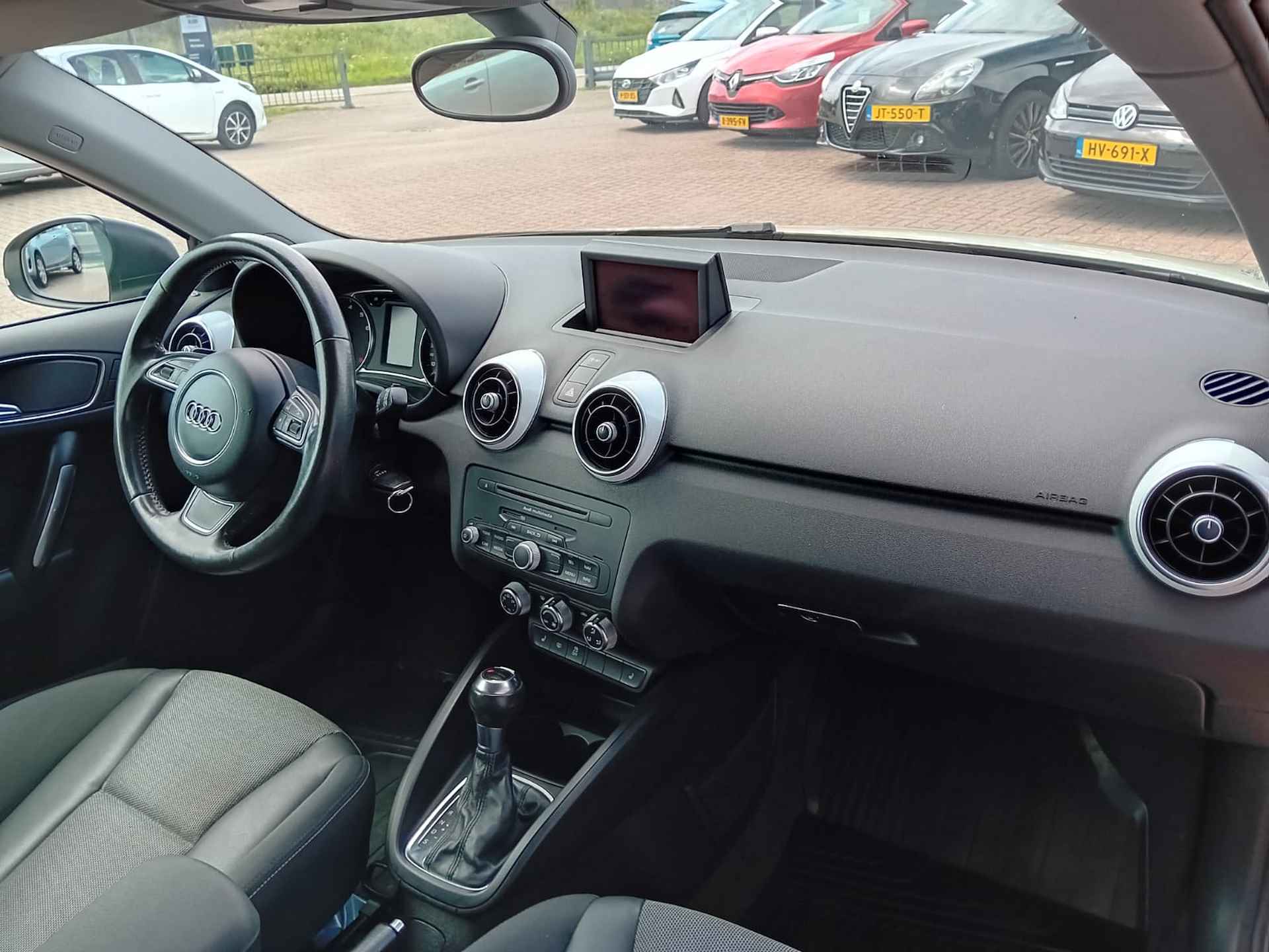 Audi A1 1.4 TFSI Attraction Automaat, Airco(automatisch), Multimedia systeem, Bluetooth, Navigatie, Parkeersensoren, Stoelverwarming, Le BOVAG - 13/27