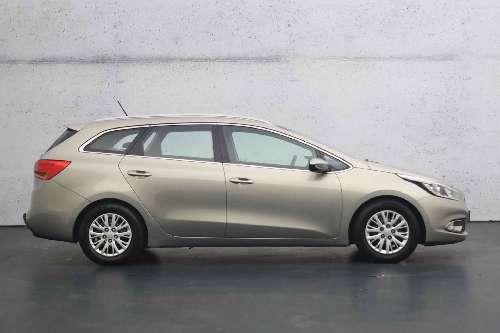 Kia cee'd Sportswagon 1.6 GDI Plus Pack | Cruise control | Climate control | Parkeersensoren | Navigatie - 21/28