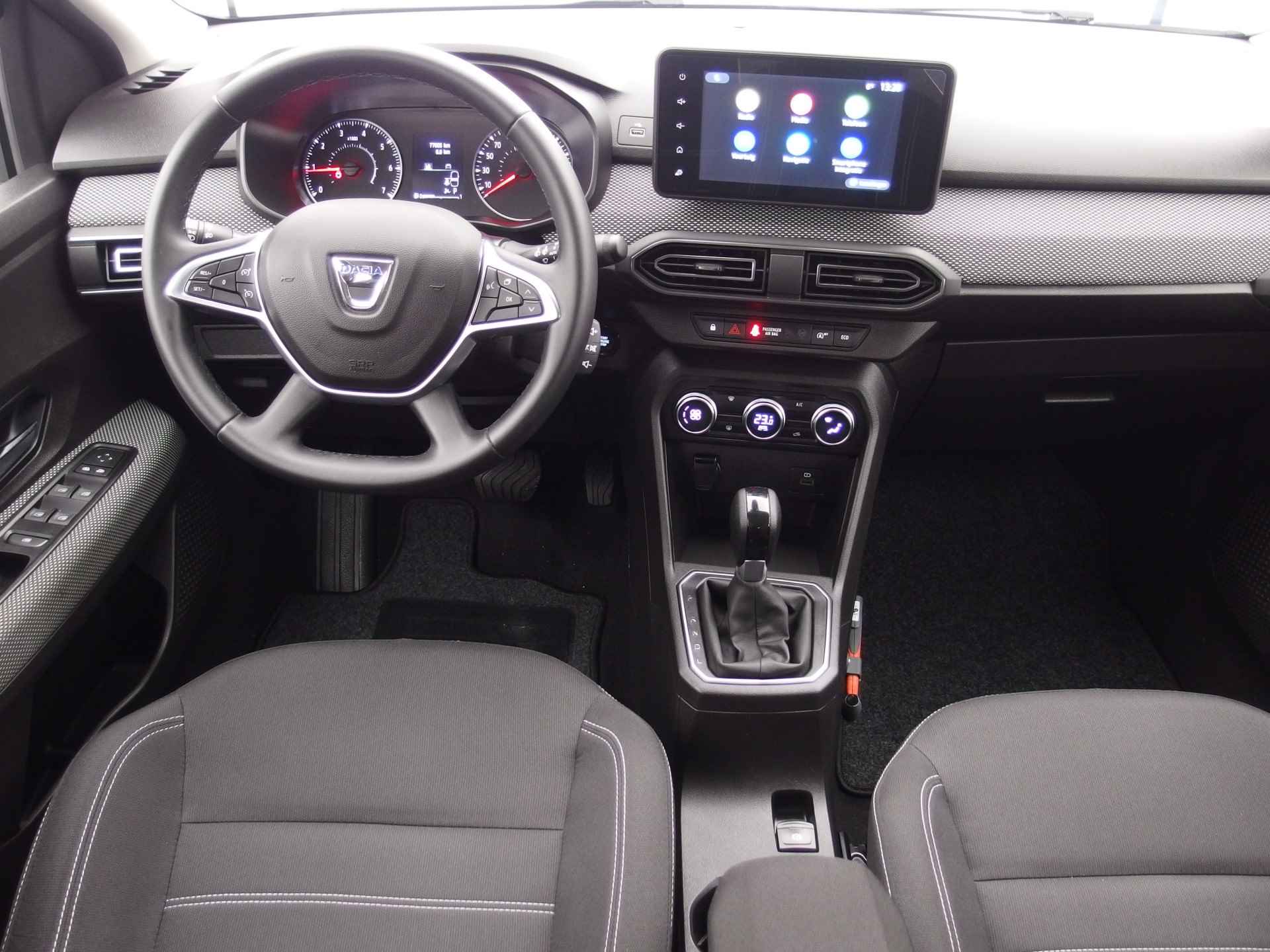 Dacia Sandero 1.0 TCe 90 Expression AUTOMAAT / TREKHAAK / FULL LED /  CARPLAY / CLIMA / CAMERA / BLUETOOTH / CRUISE / NL-AUTO - 9/45