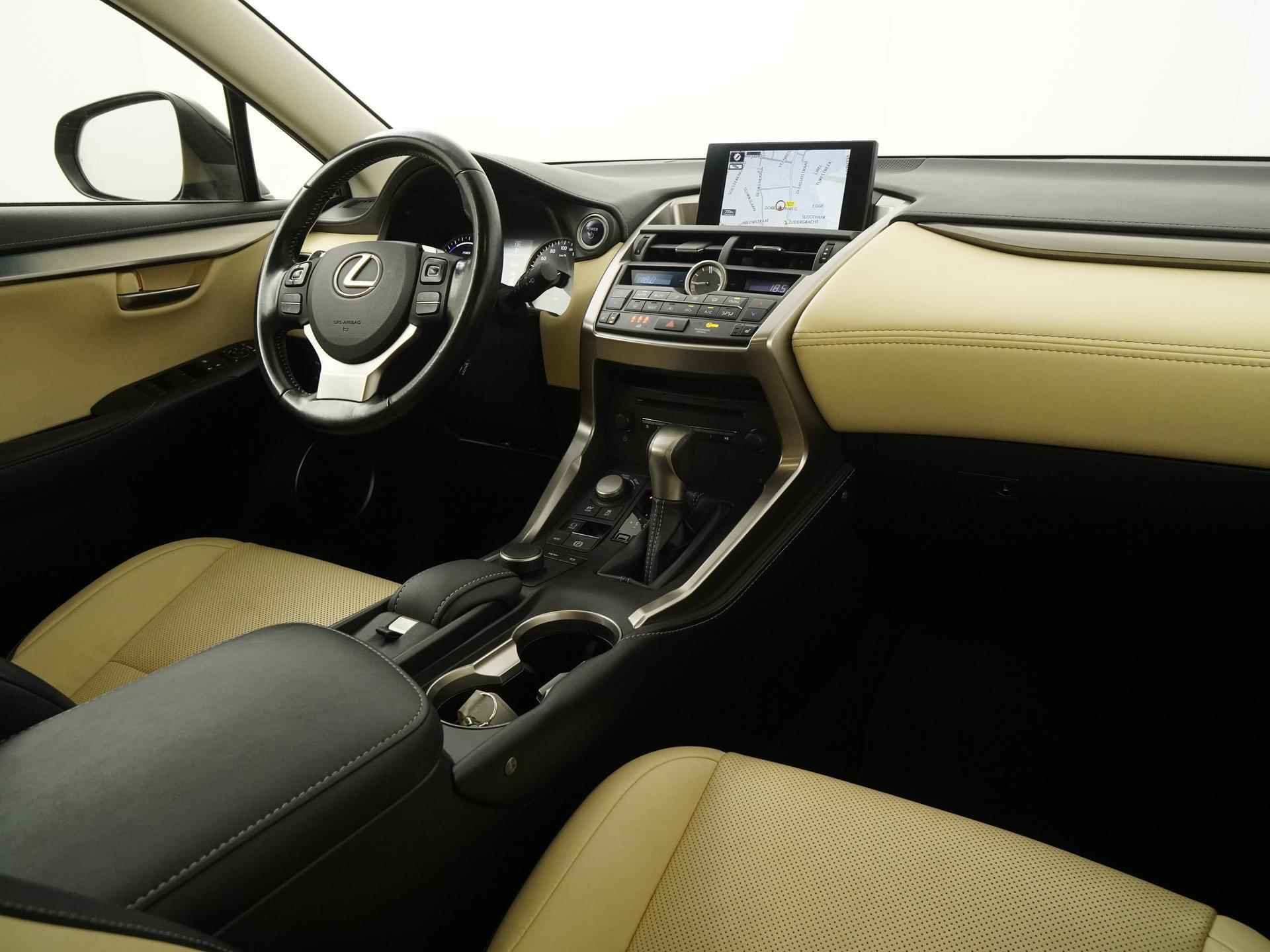 Lexus NX 300h AWD Luxury Line | Camera | Leder | Elek. Achterklep | Zondag Open! - 2/38